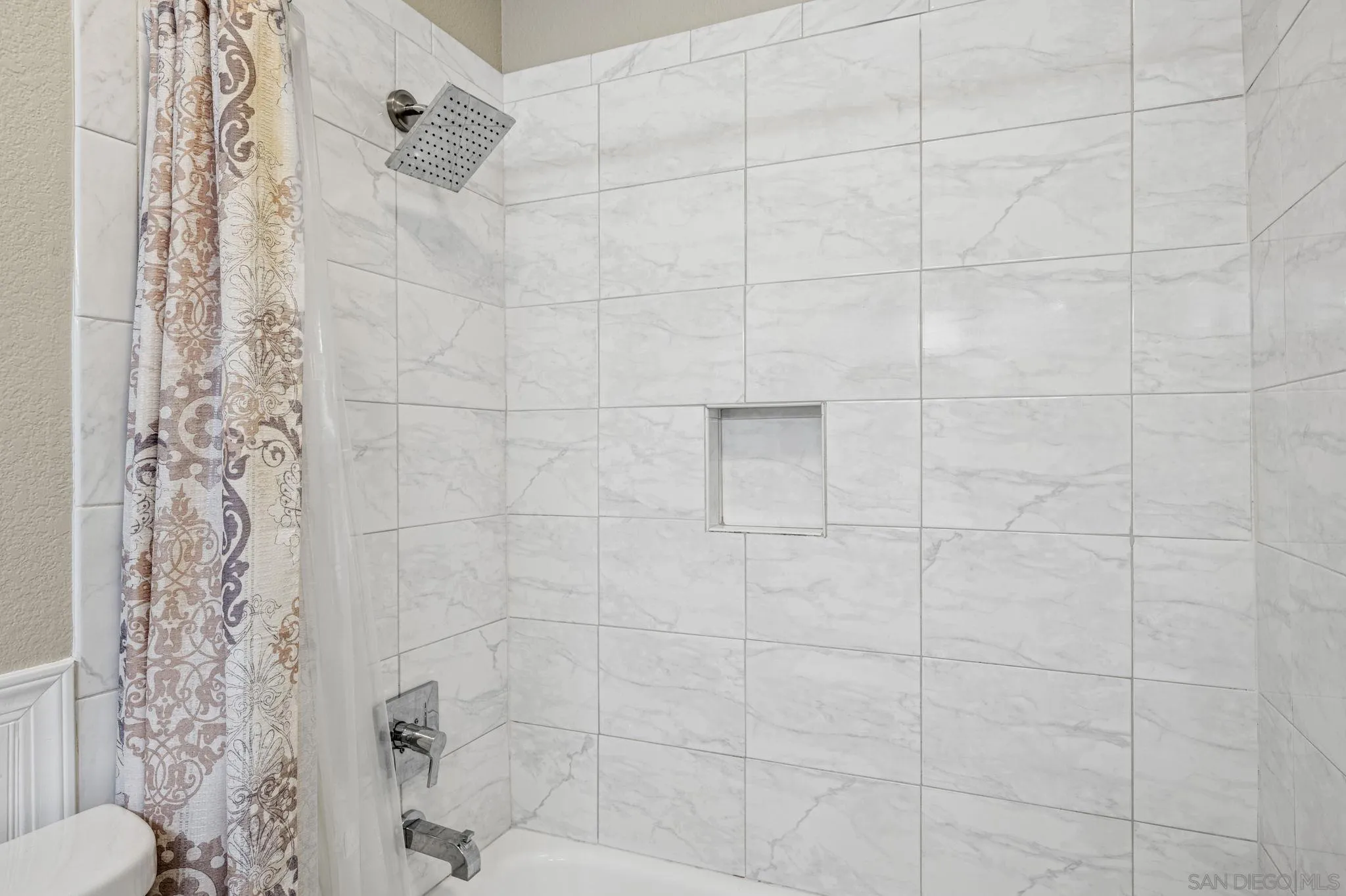 https://cdn.realtyfeed.com/cdn/127/250030522/73f3ebb4bd01f28dc2109bc7af3793ff.webp