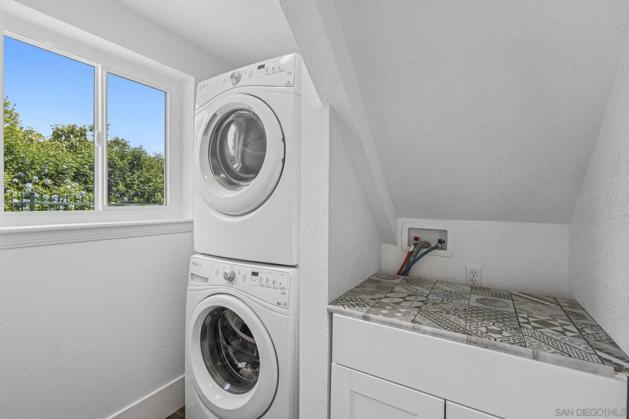 https://cdn.realtyfeed.com/cdn/127/250030522/828c27bb124acfb6bab55aebb7d701d5.webp
