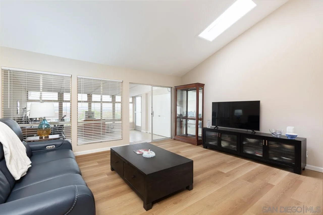 Photo #5: 250030524 Listing 