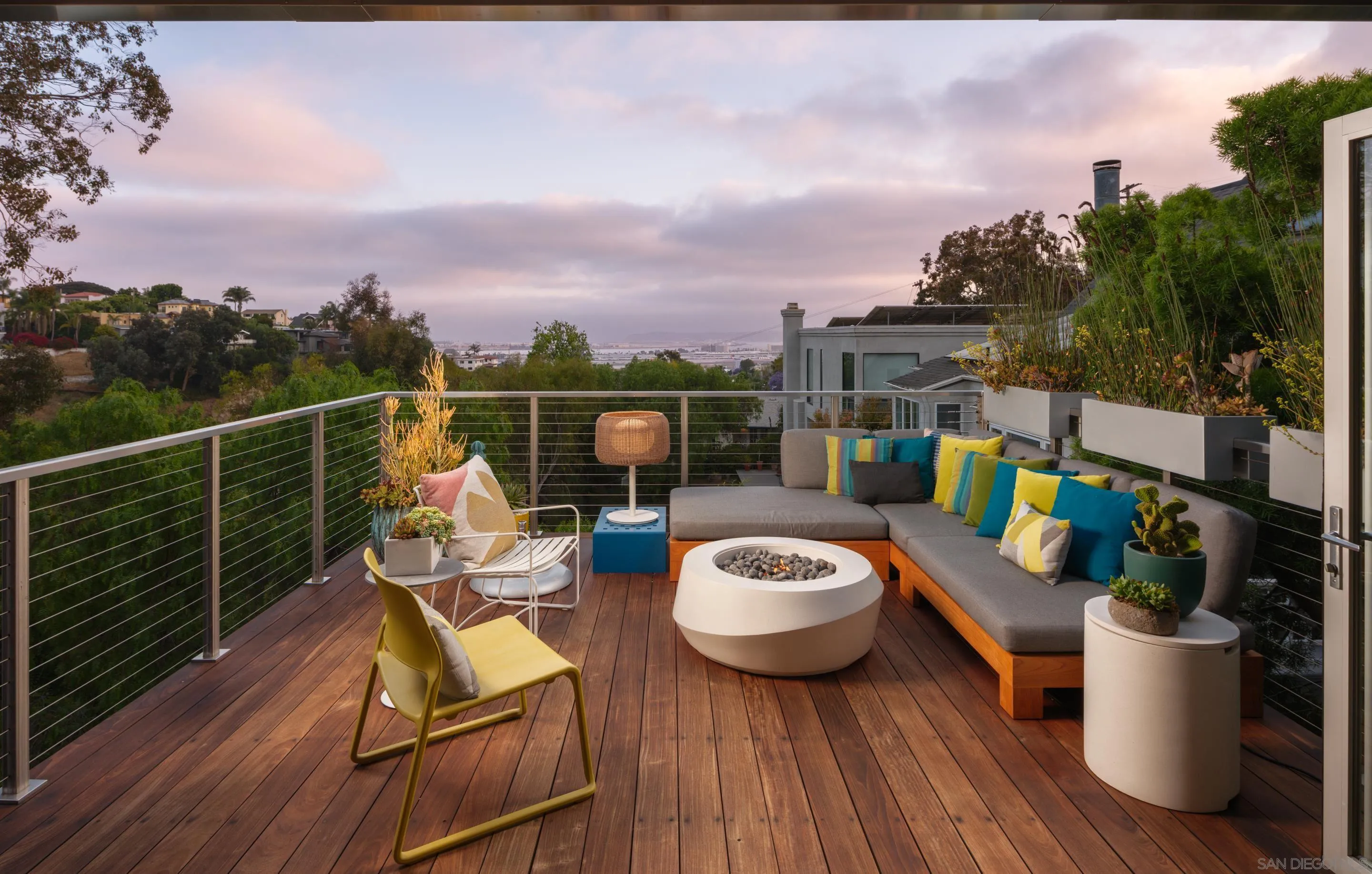 https://cdn.realtyfeed.com/cdn/127/250030529/cf8c0c2f61d289498b802c5ac0082a07.webp