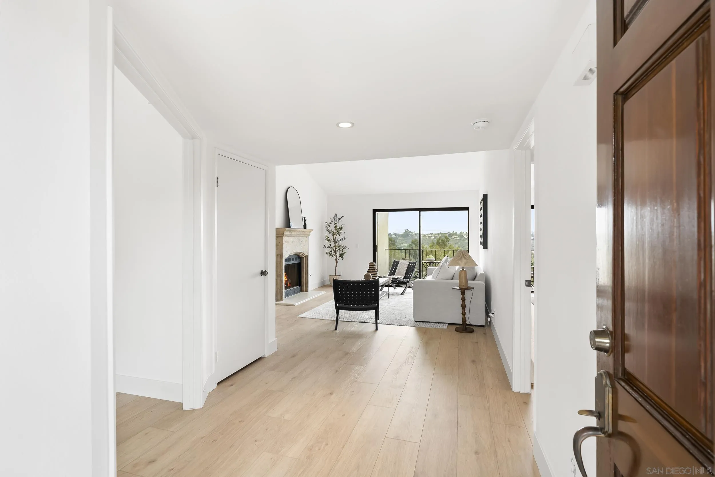 Photo #2: 250030559 Listing 