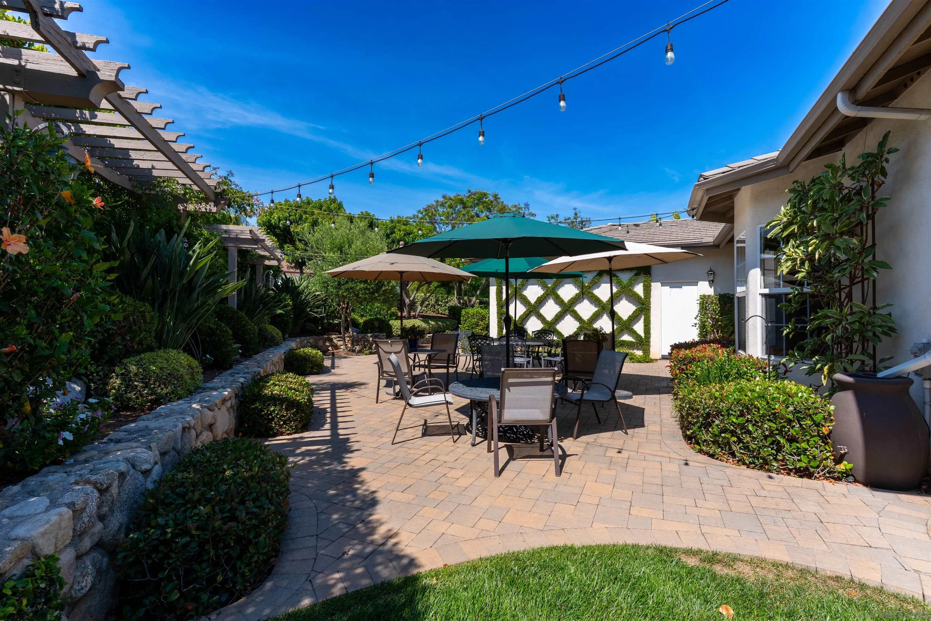 https://cdn.realtyfeed.com/cdn/127/250030582/53fbaac8ebc3550af1a6b6c12190bf4c.webp