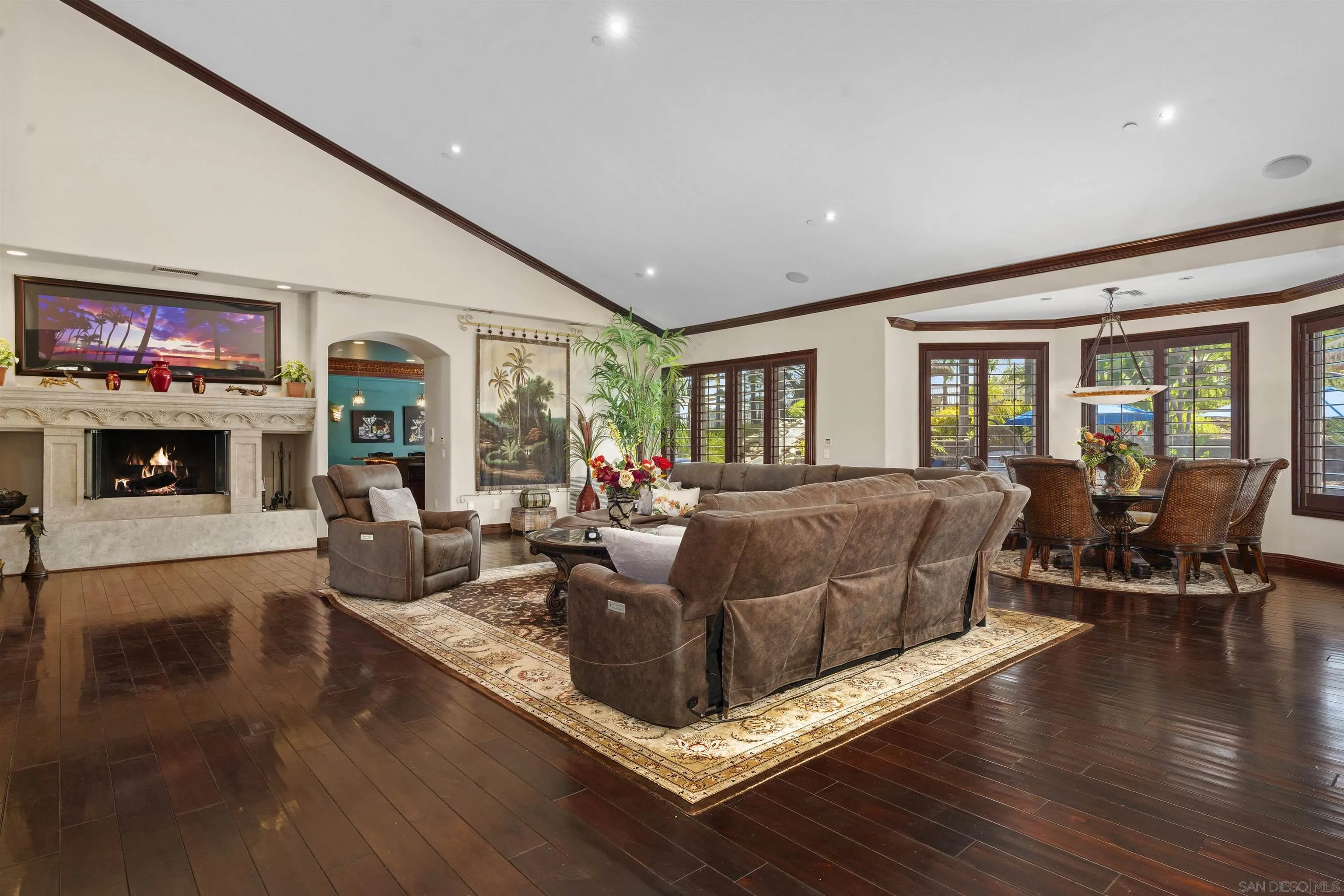 https://cdn.realtyfeed.com/cdn/127/250030592/08be58da5781729cd95c3e644a68e9b2.webp