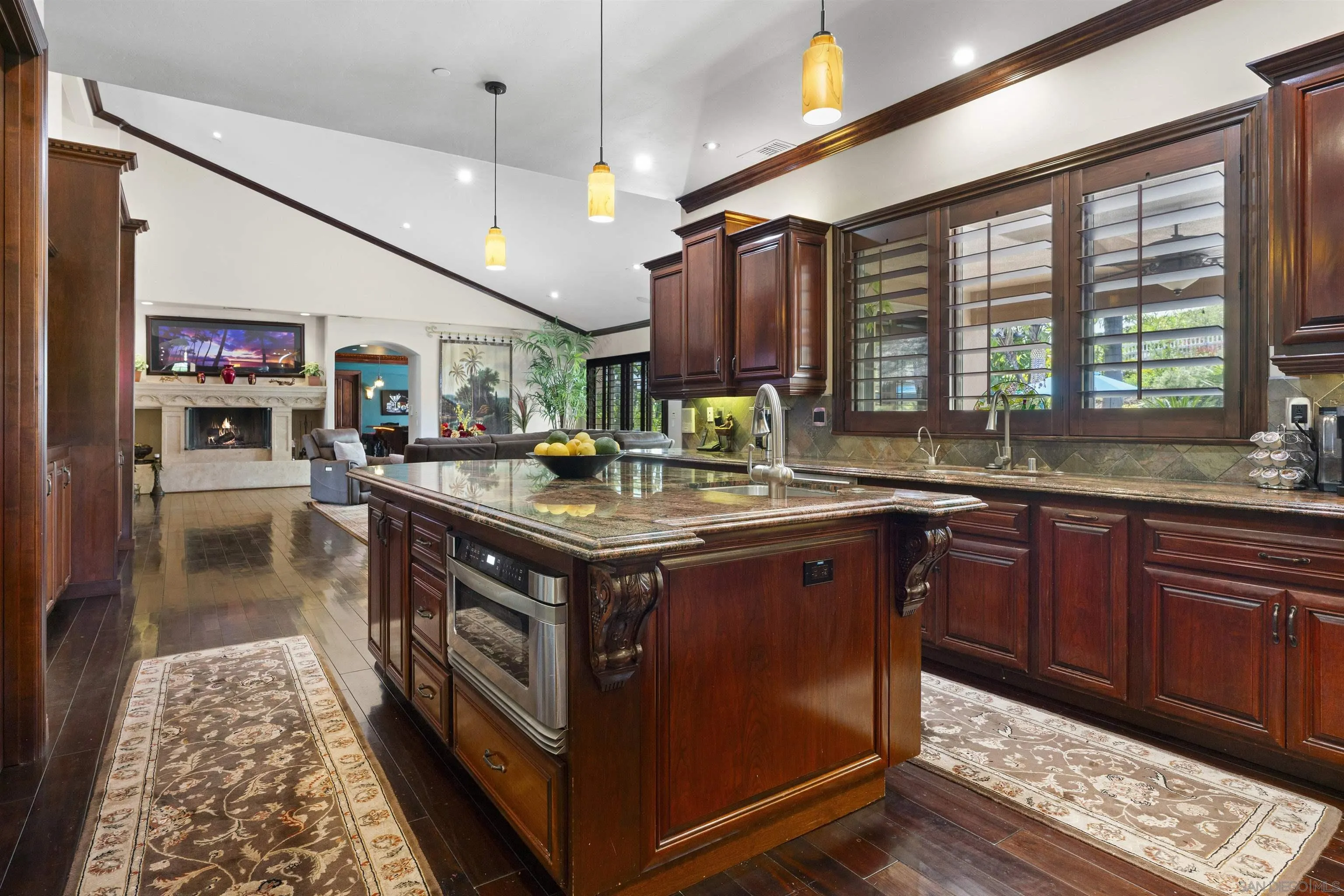 https://cdn.realtyfeed.com/cdn/127/250030592/371b0a1950cf8ea7e076138ddfb018d2.webp