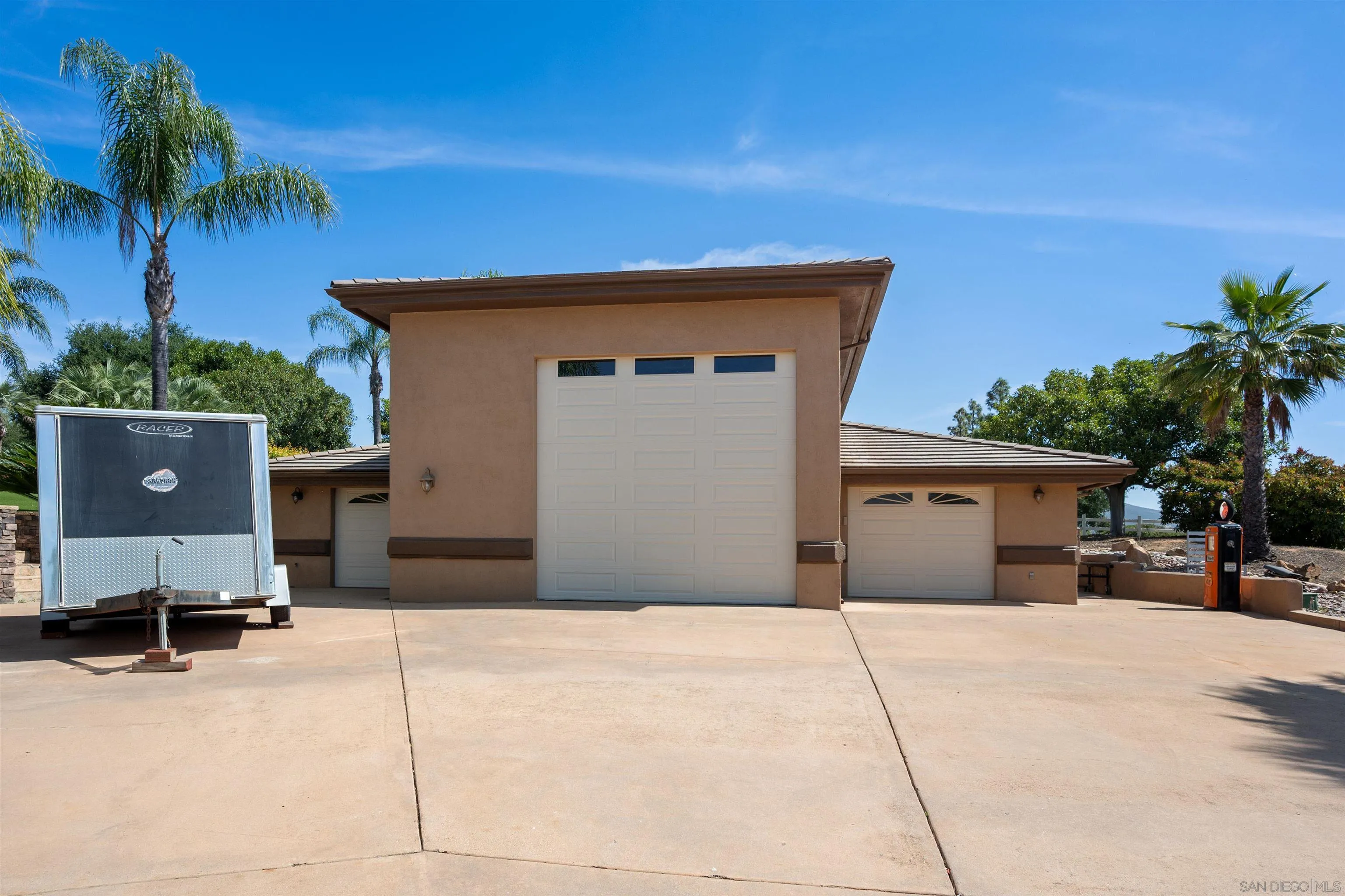 https://cdn.realtyfeed.com/cdn/127/250030592/3de815ce2367b49cb64e516cc94b1391.webp