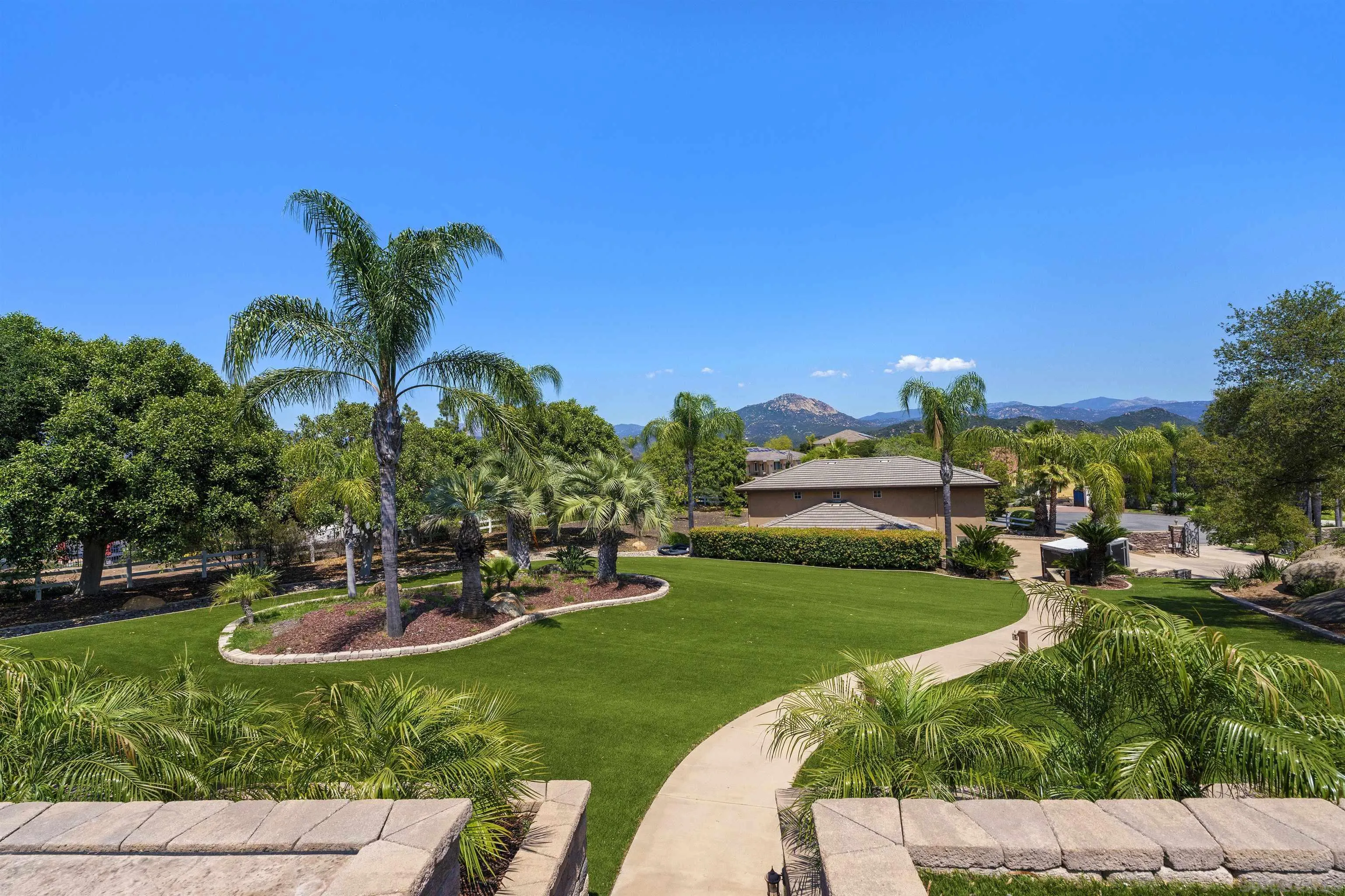 https://cdn.realtyfeed.com/cdn/127/250030592/4338dc1660adb43525e4286c28e8d6b7.webp