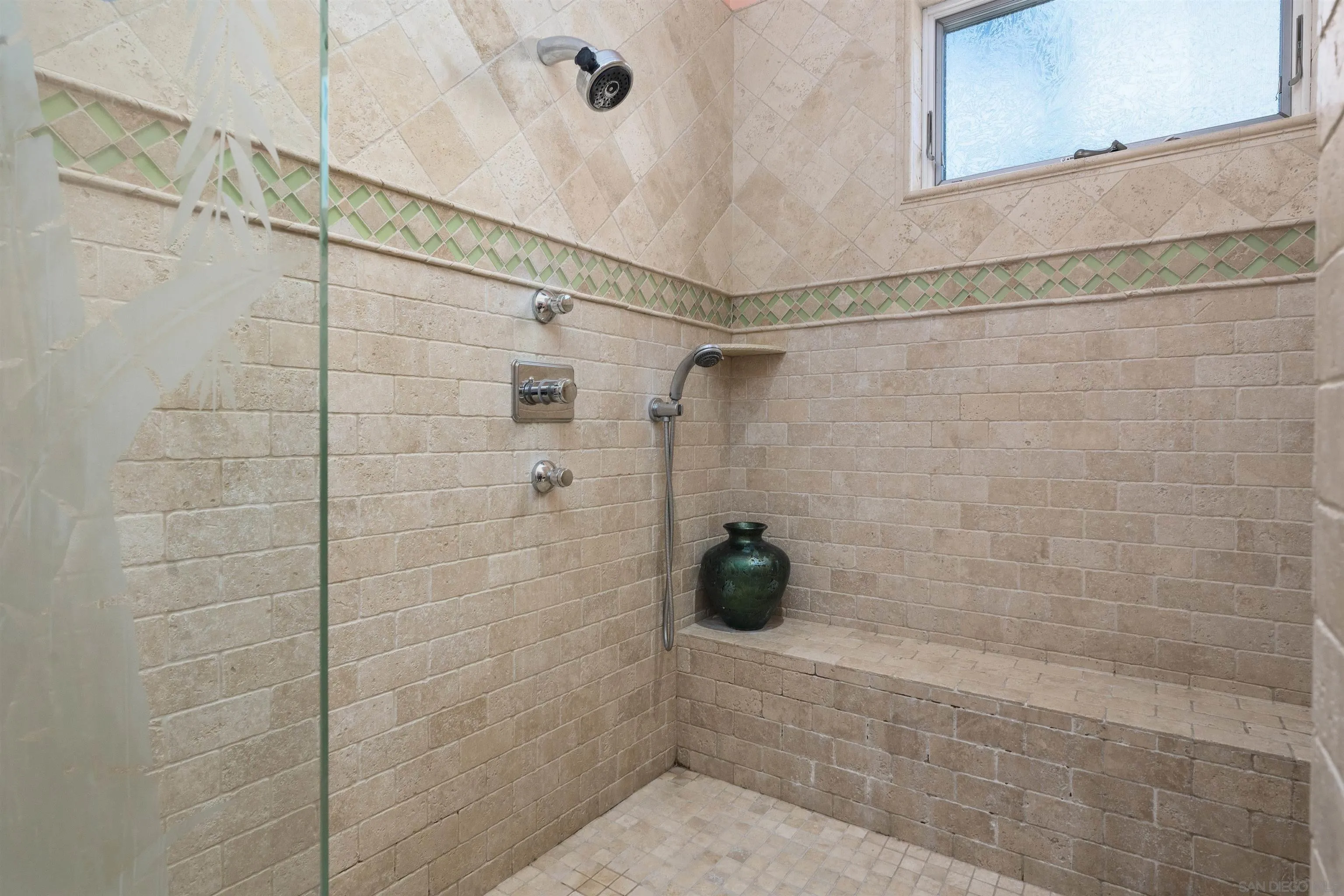 https://cdn.realtyfeed.com/cdn/127/250030592/579b760cc07a604477d838547664d812.webp