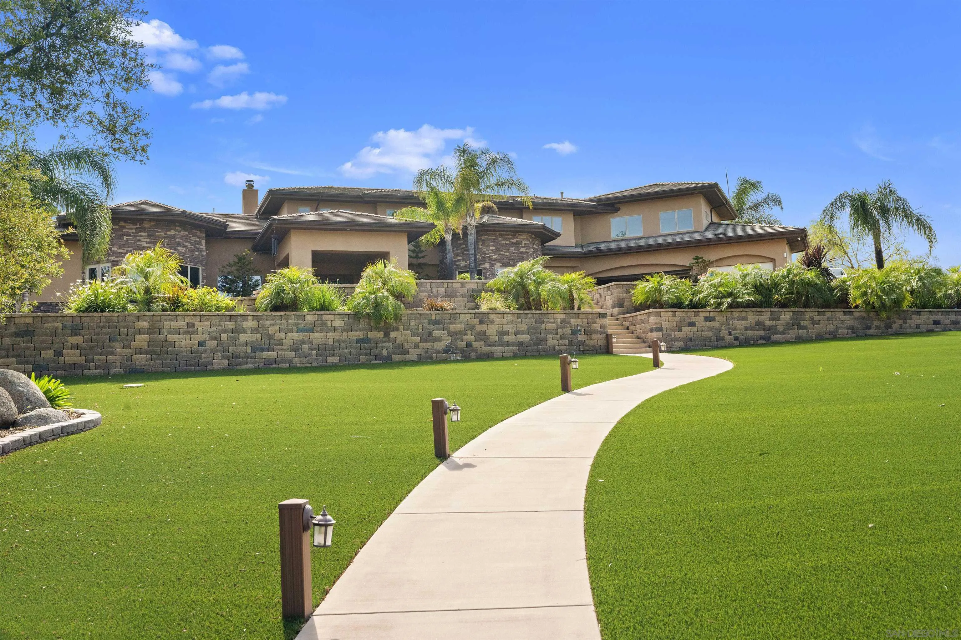 https://cdn.realtyfeed.com/cdn/127/250030592/8f3cd4c8f168f5da2df3f2c2ce176f3c.webp