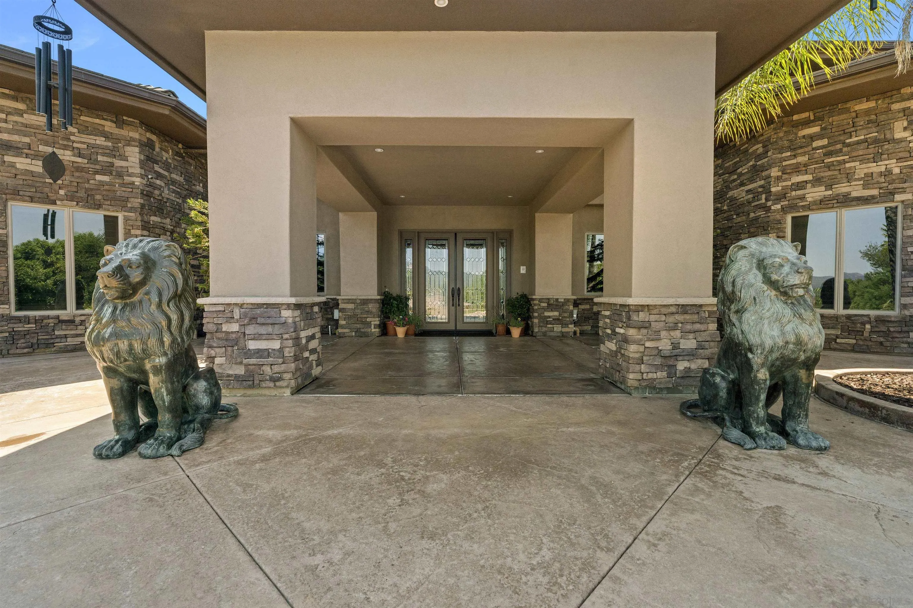 https://cdn.realtyfeed.com/cdn/127/250030592/9057bd2fa12728225f6f65014a851c30.webp