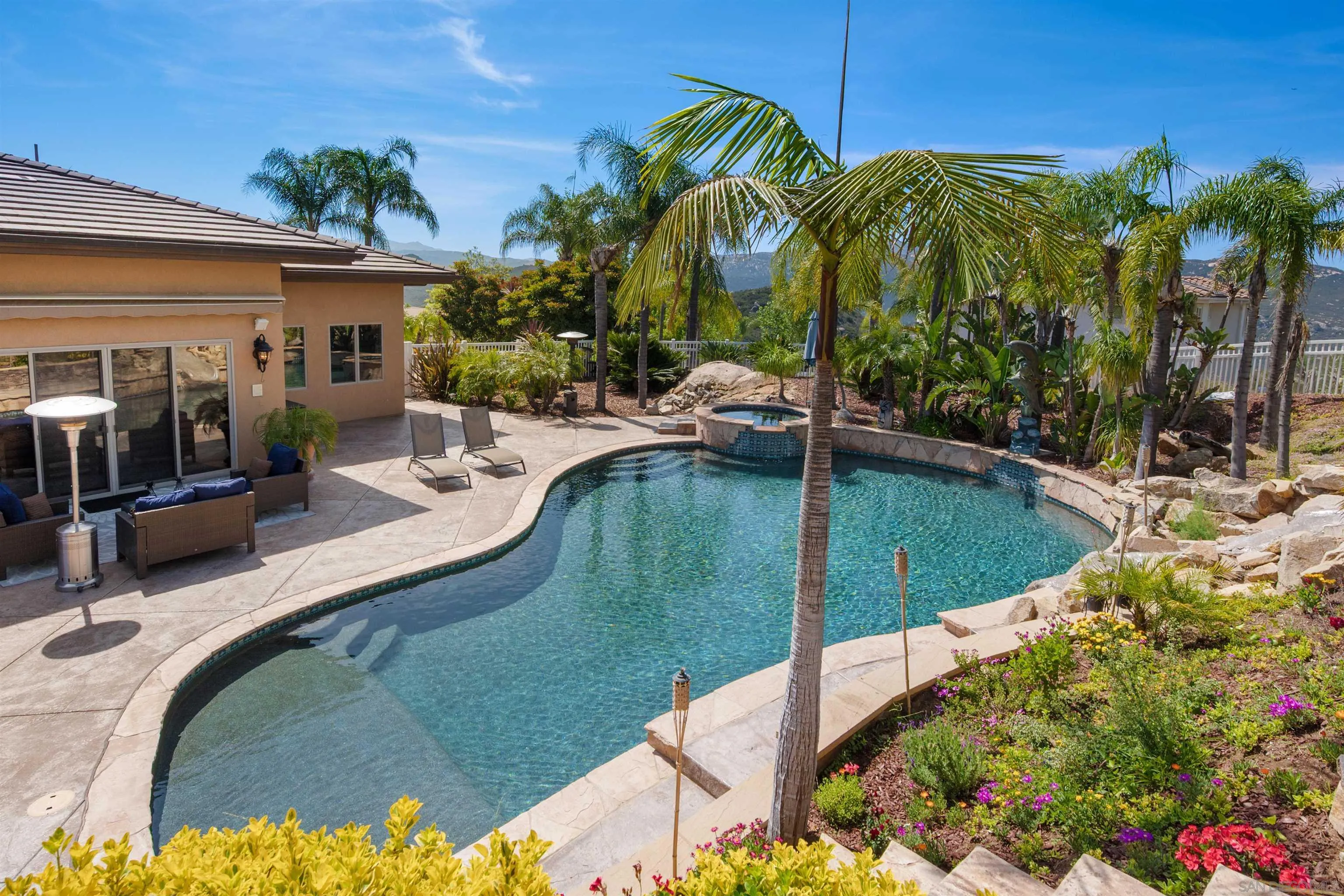https://cdn.realtyfeed.com/cdn/127/250030592/94afcdd50cecd3d5f0c538568c56a345.webp