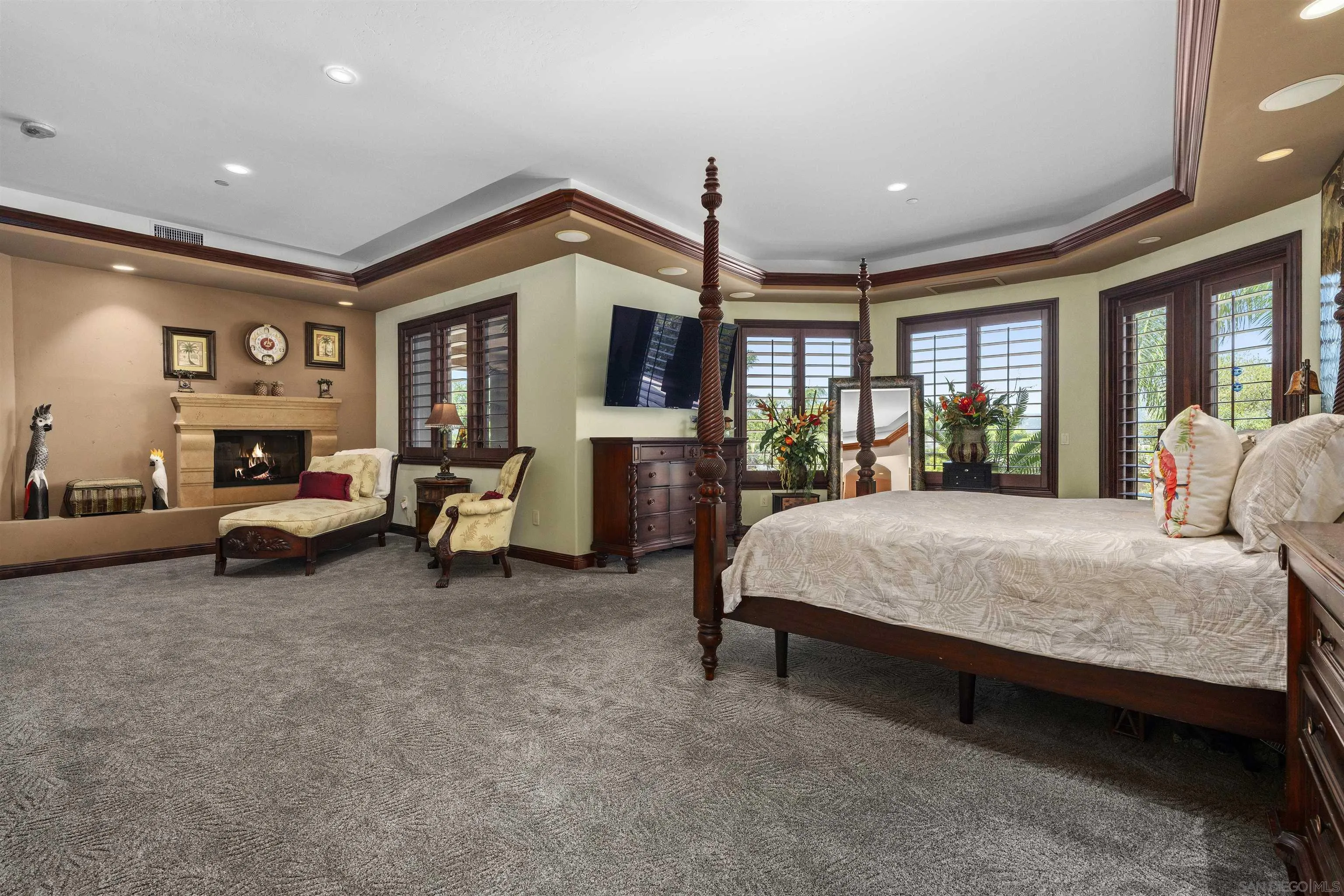 https://cdn.realtyfeed.com/cdn/127/250030592/adf4c5f5bcd69fe8f0b692deea2536bc.webp