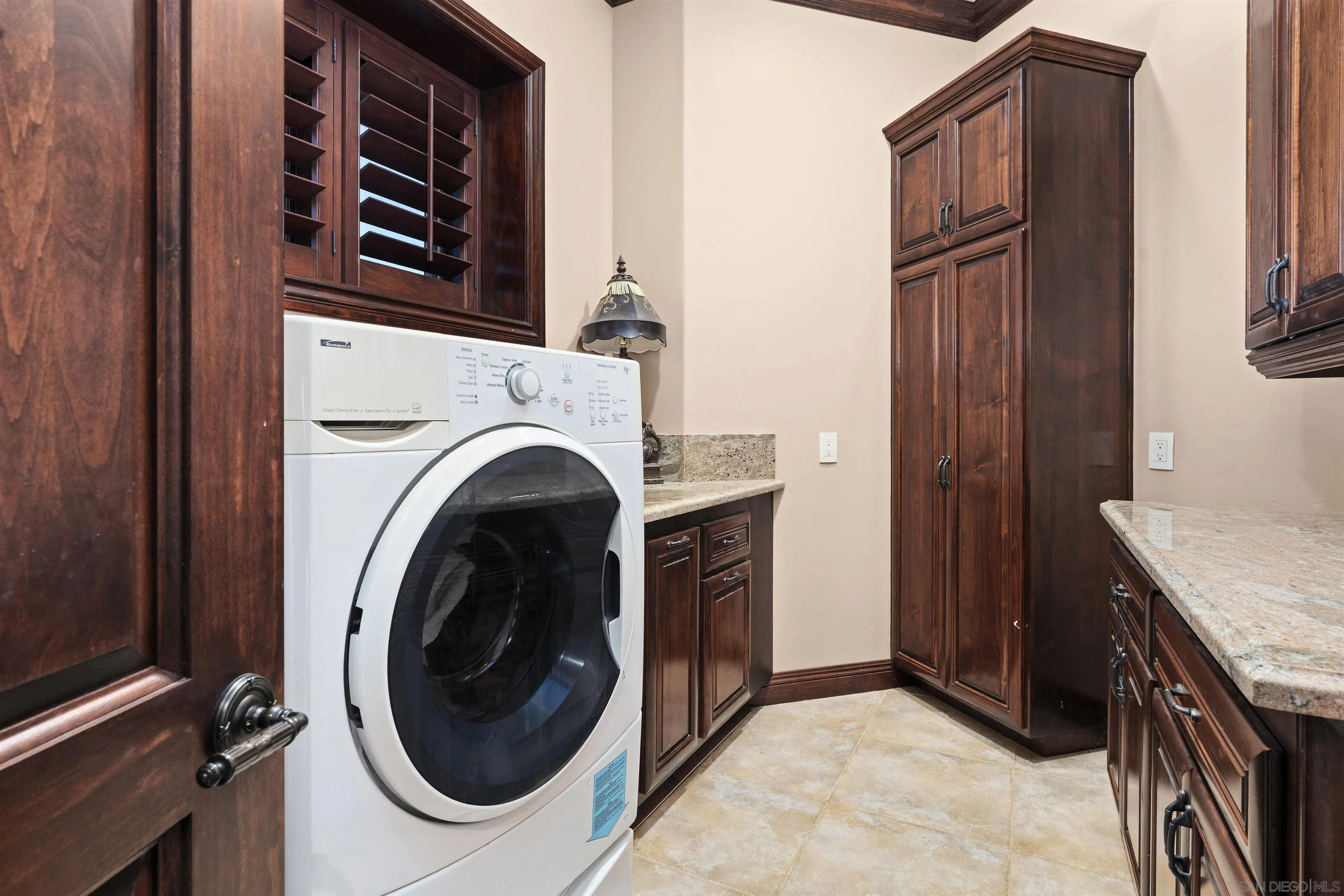 https://cdn.realtyfeed.com/cdn/127/250030592/b84207f0d1f49388acf183ee362e553d.webp