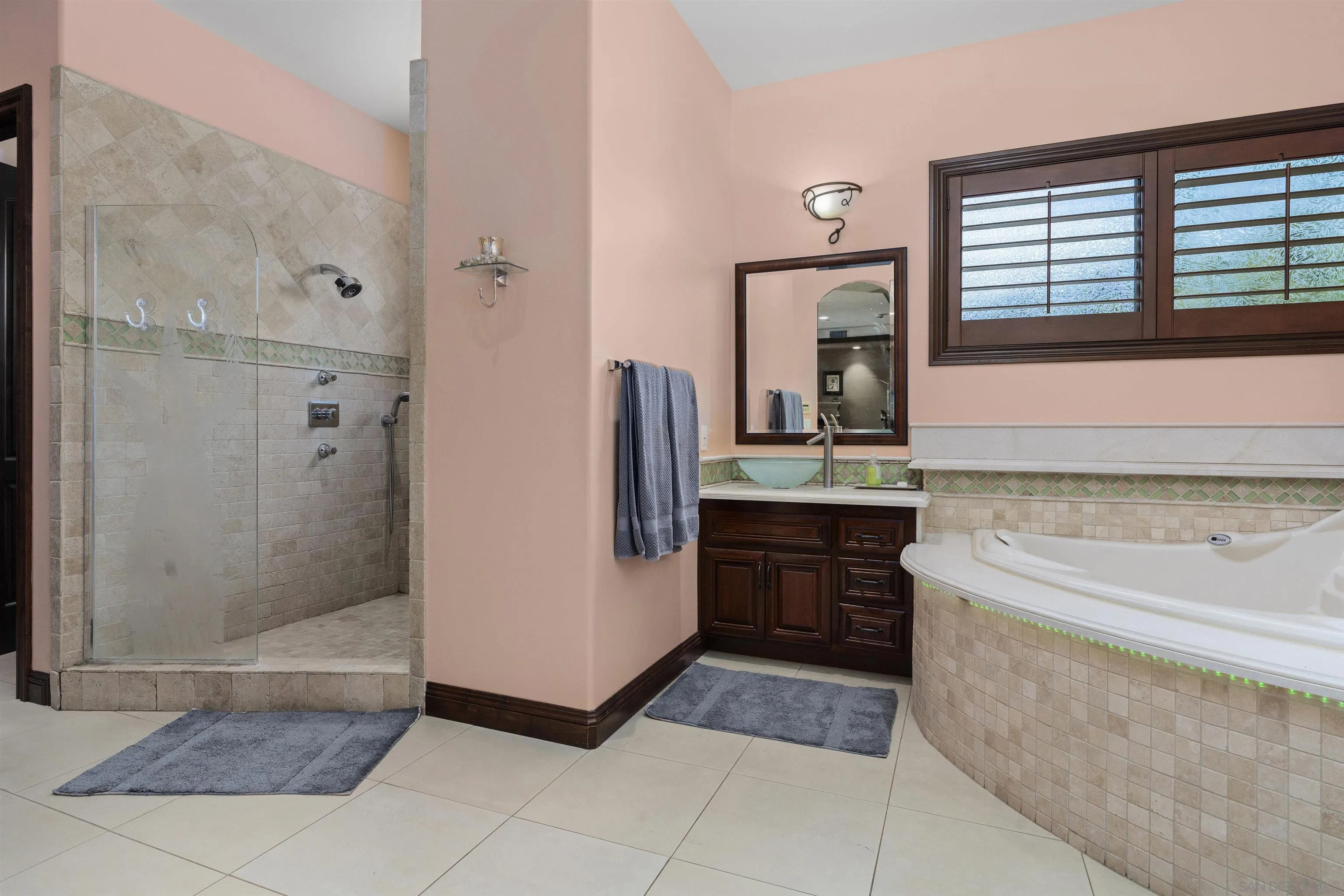 https://cdn.realtyfeed.com/cdn/127/250030592/b9d1c61c84b7ec3681eb0bc218e24954.webp