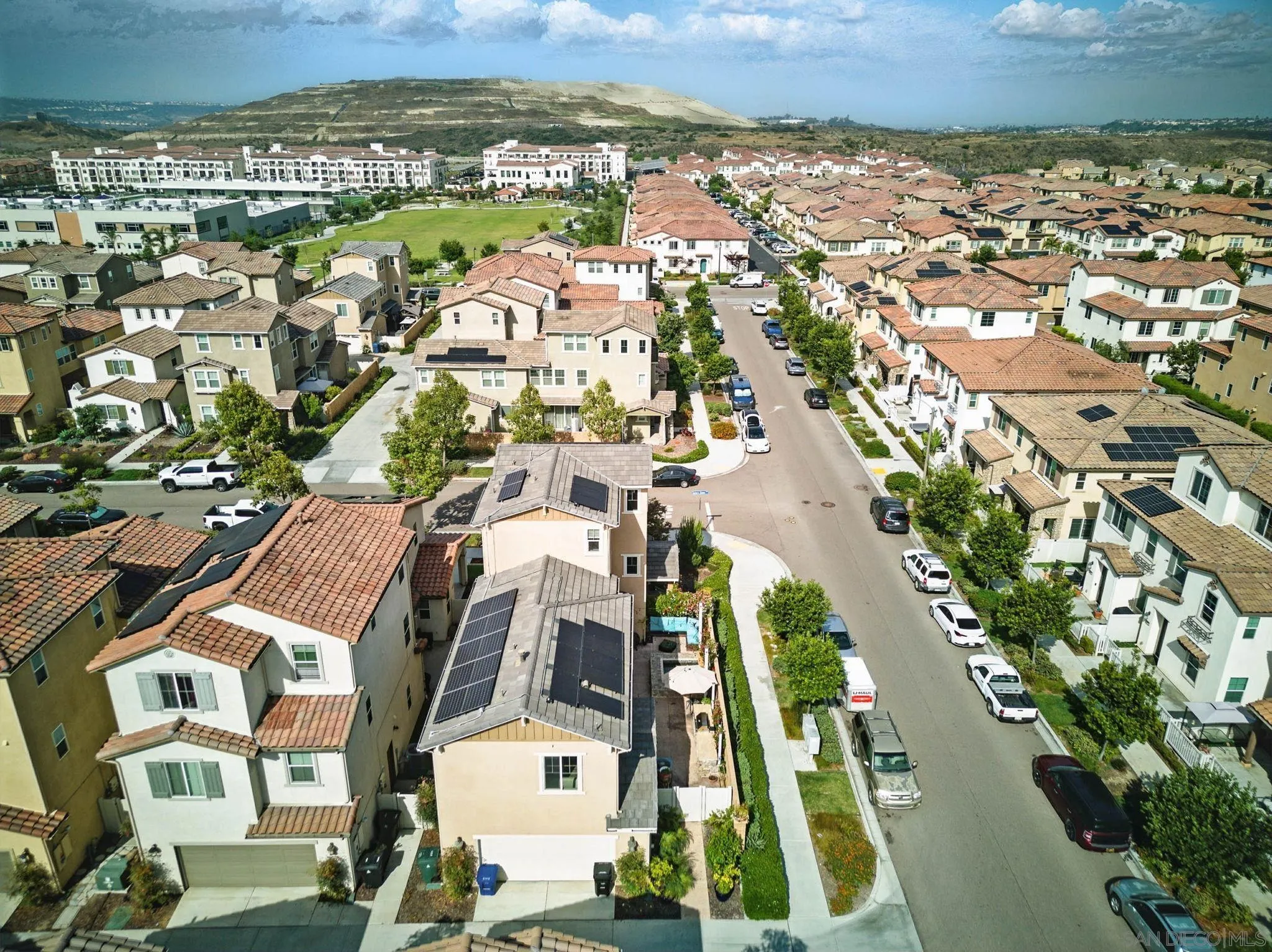 https://cdn.realtyfeed.com/cdn/127/250030606/0a28b4ed1b5c3672dea41bb0bf58ef80.webp