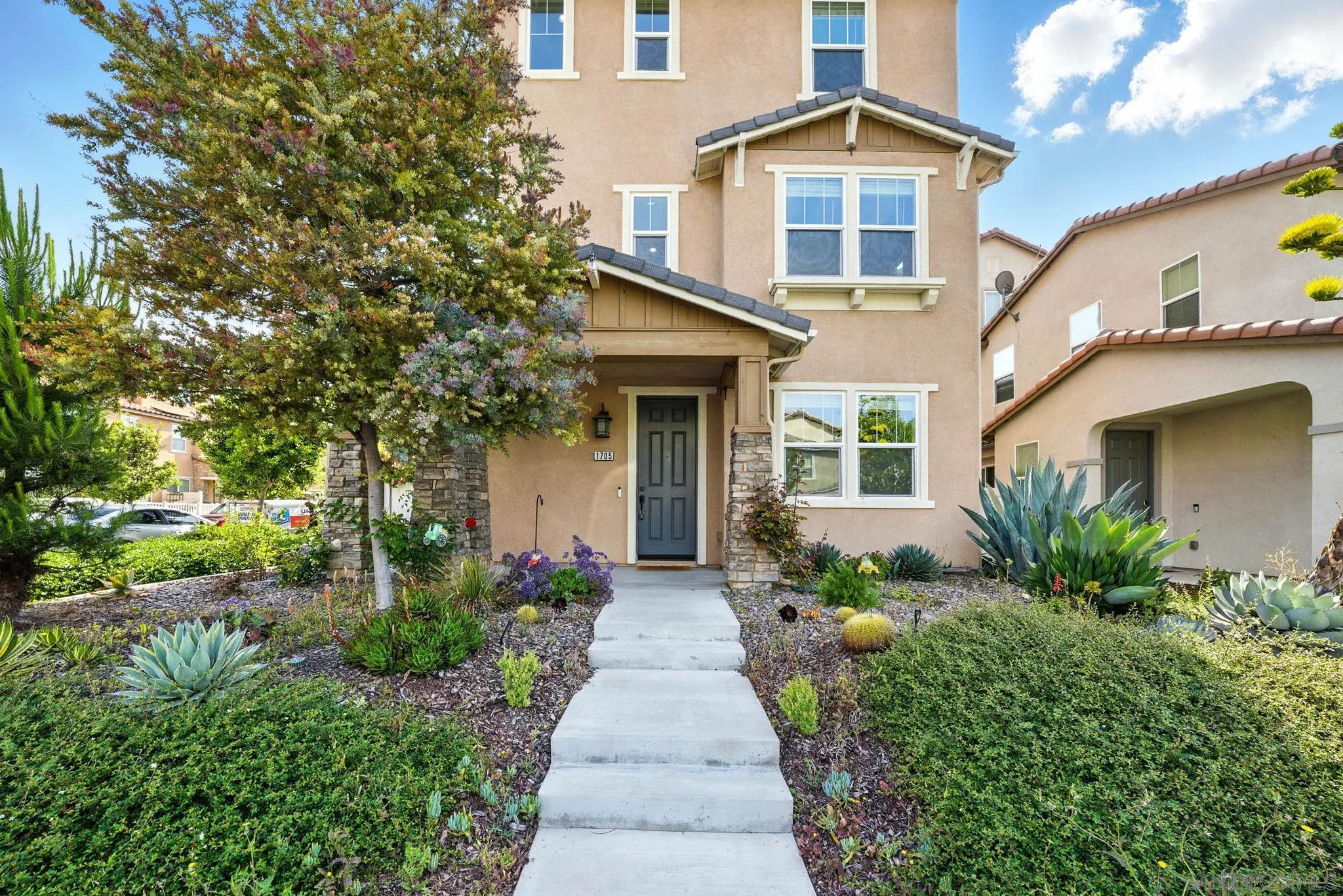 https://cdn.realtyfeed.com/cdn/127/250030606/25363532e730d0679be2ff8ca3c2bc31.webp