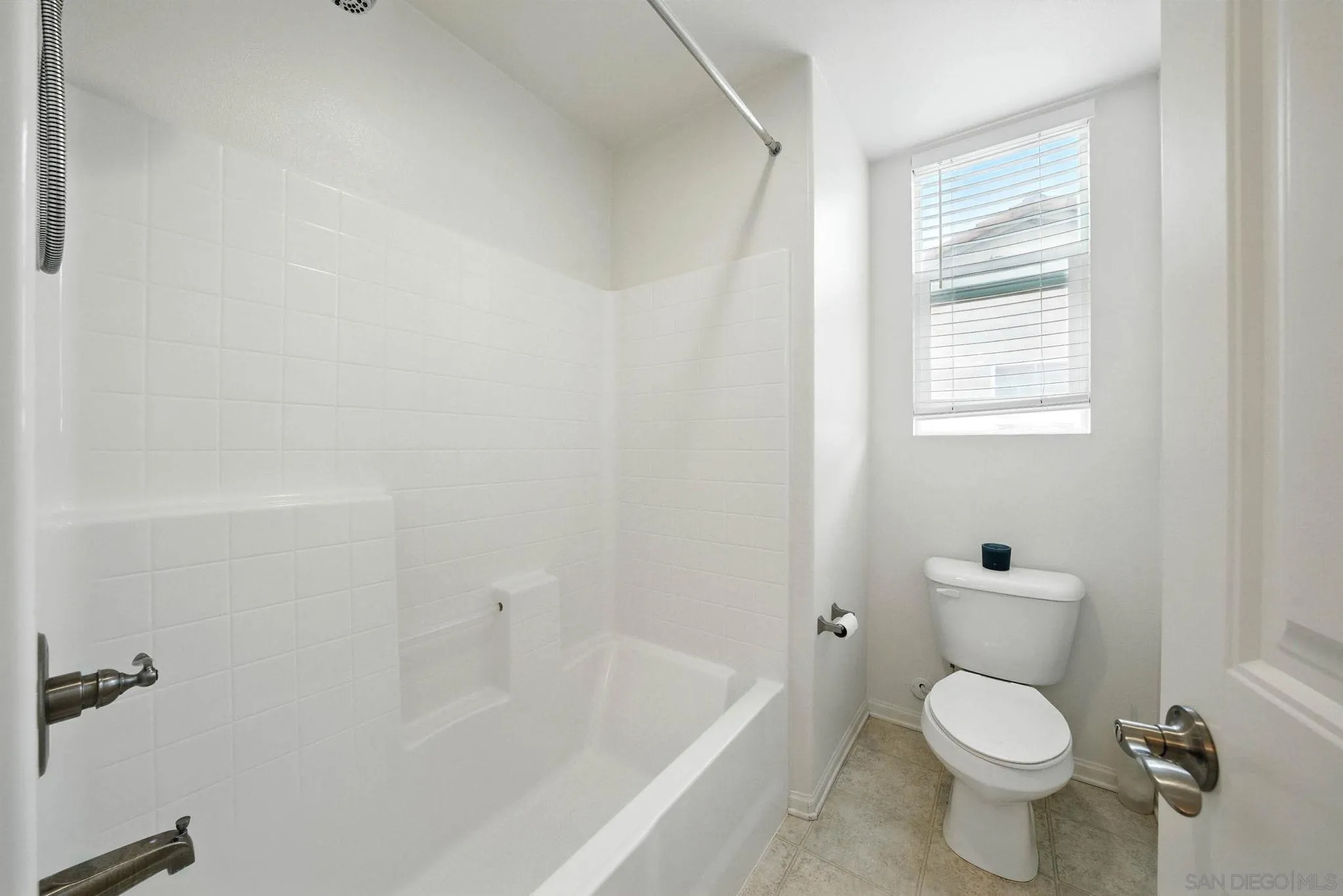 https://cdn.realtyfeed.com/cdn/127/250030606/47c1e4a6a8d966f2612f20b1a226e752.webp