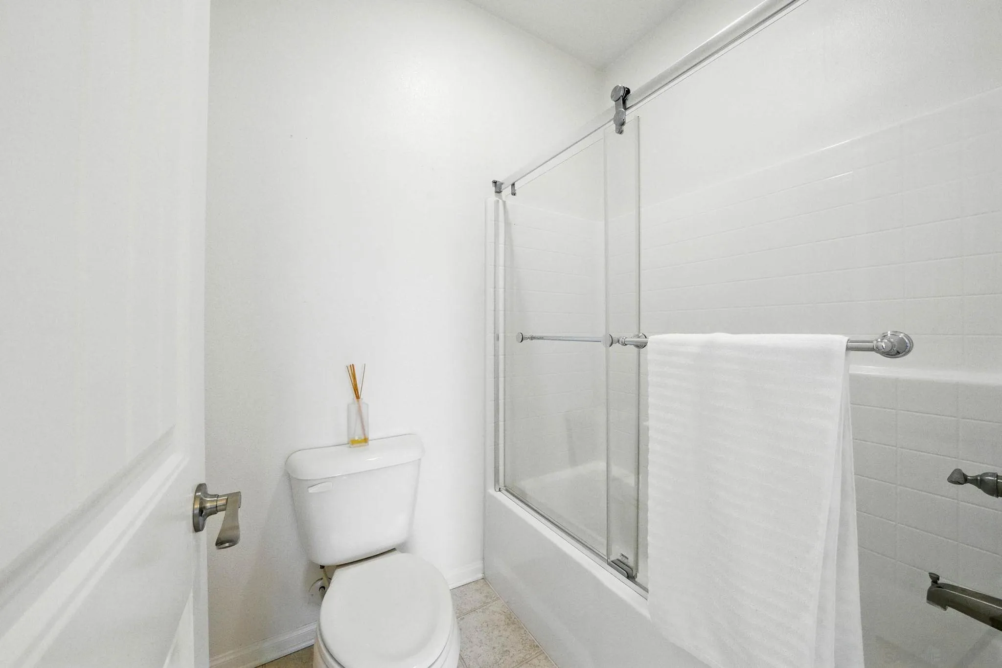 https://cdn.realtyfeed.com/cdn/127/250030606/49efbdd152ee8646e4fa6fef90d0e1c1.webp
