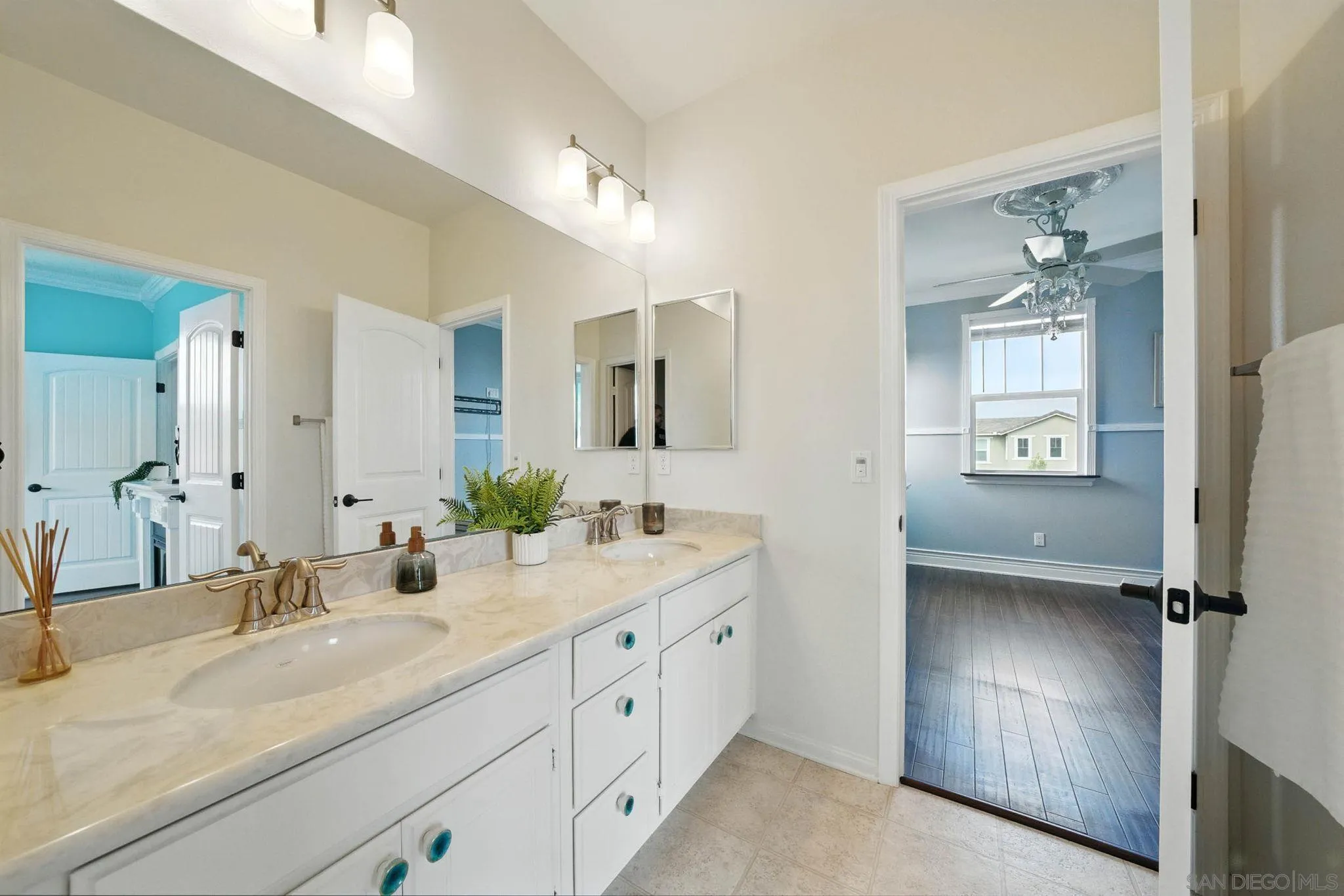 https://cdn.realtyfeed.com/cdn/127/250030606/542fadf9209fb5bd6c919effa031ebcd.webp