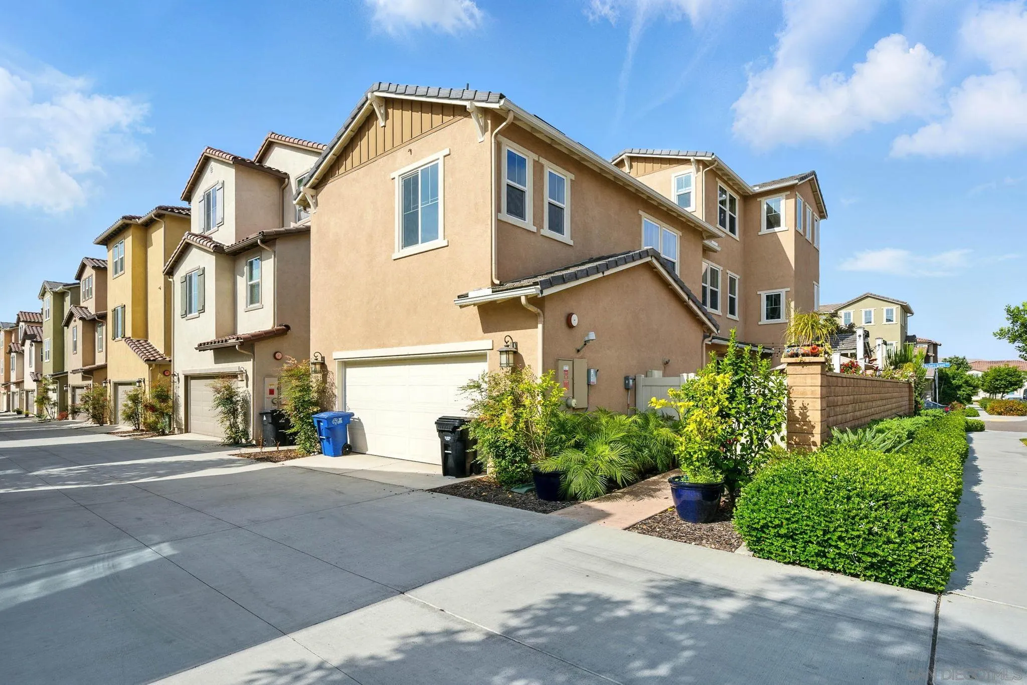 https://cdn.realtyfeed.com/cdn/127/250030606/606e7f27d328aeefdd4f76b520b71189.webp