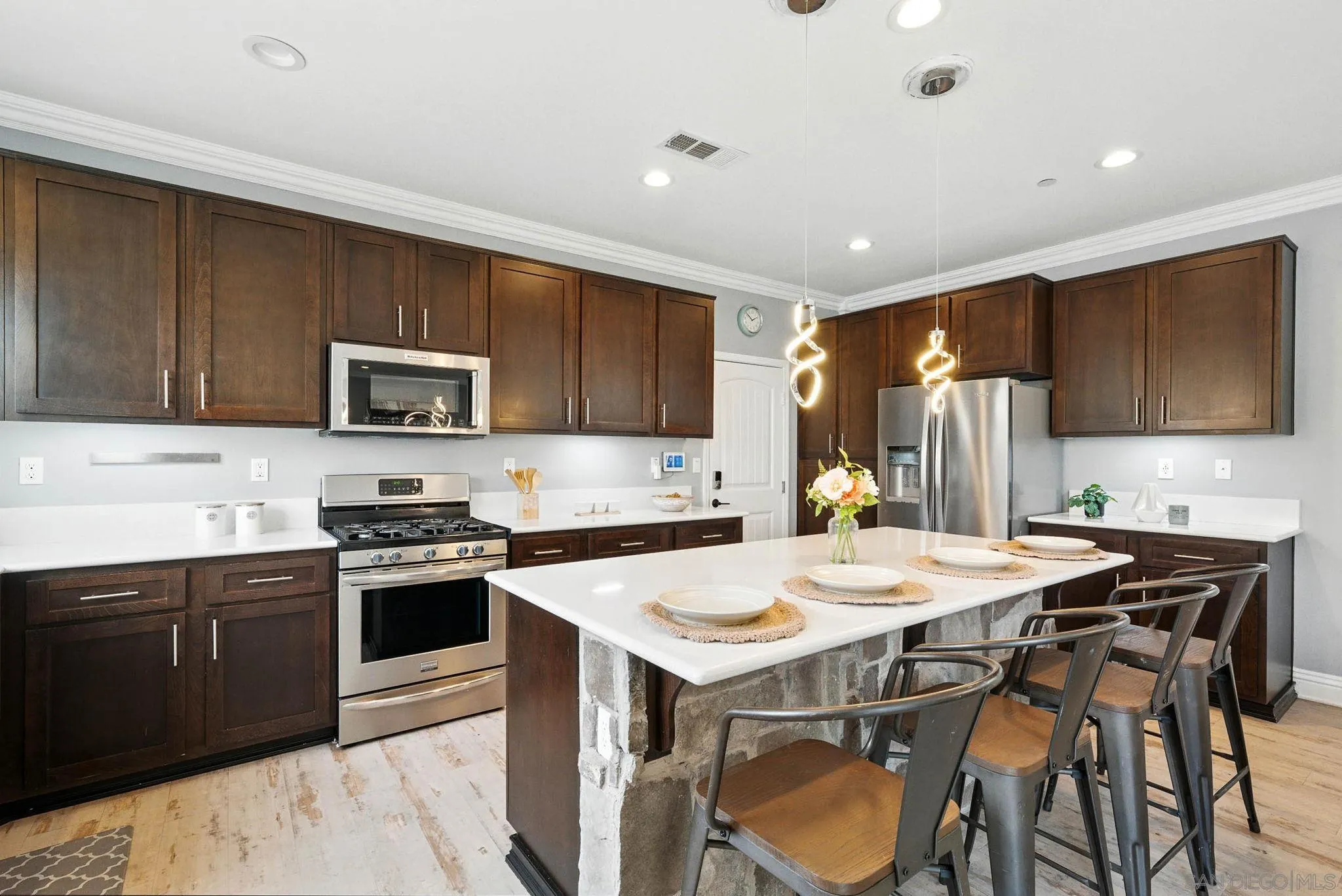 https://cdn.realtyfeed.com/cdn/127/250030606/7434ab3fbc70392553fa57d39a295f68.webp