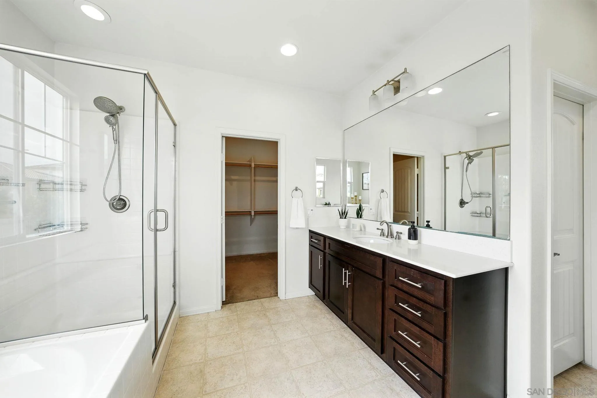 https://cdn.realtyfeed.com/cdn/127/250030606/7875ab18396e2c347771bd429c2b9fea.webp