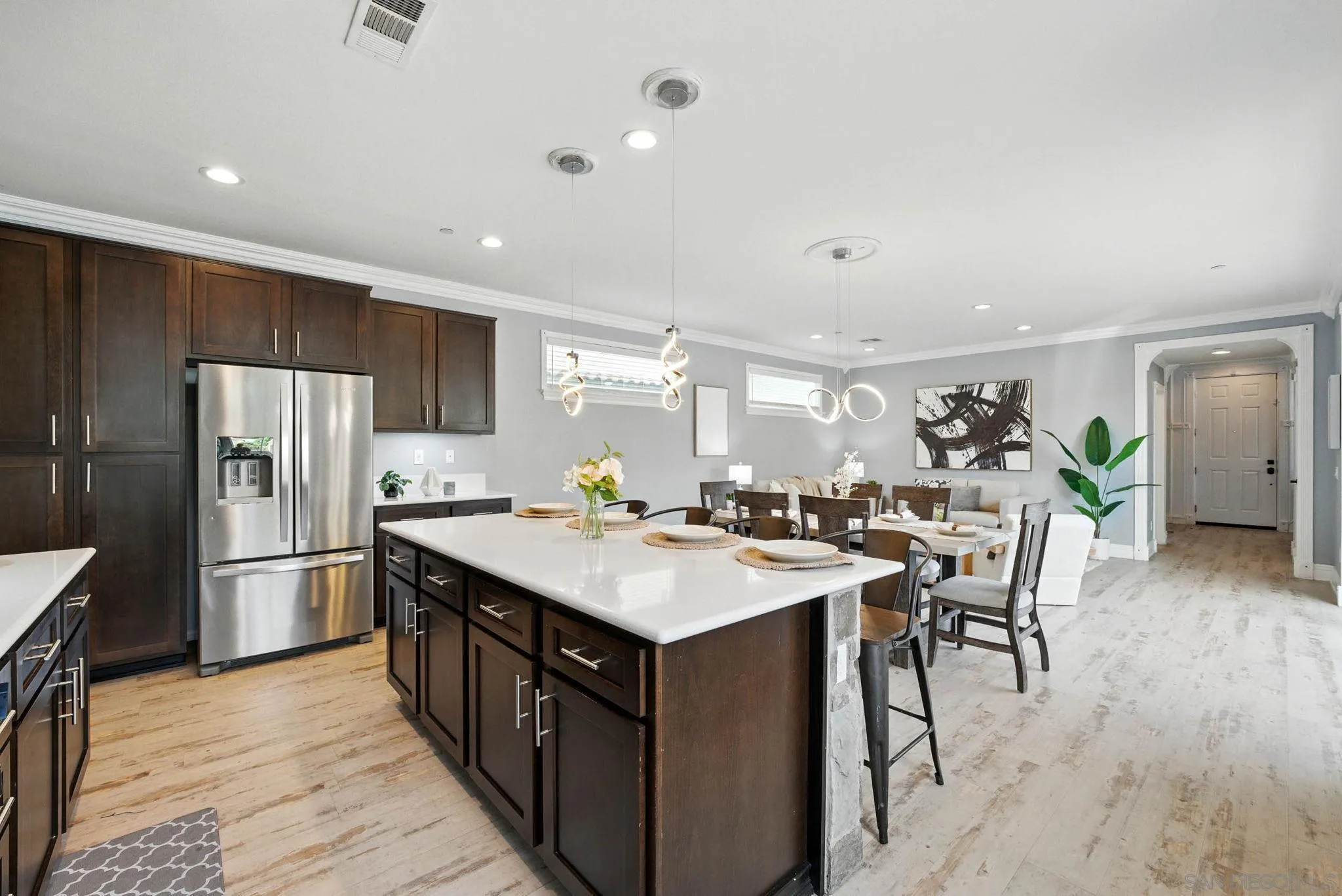 https://cdn.realtyfeed.com/cdn/127/250030606/a454a490bd91e56e875a0cae8dbc6b70.webp