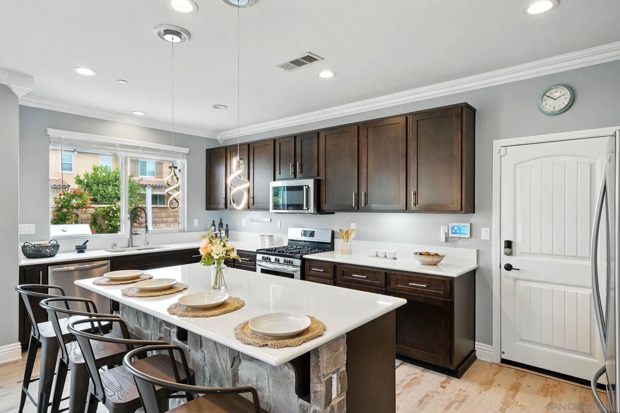 https://cdn.realtyfeed.com/cdn/127/250030606/b26e131049cf4b21d2369ed67fe52109.webp