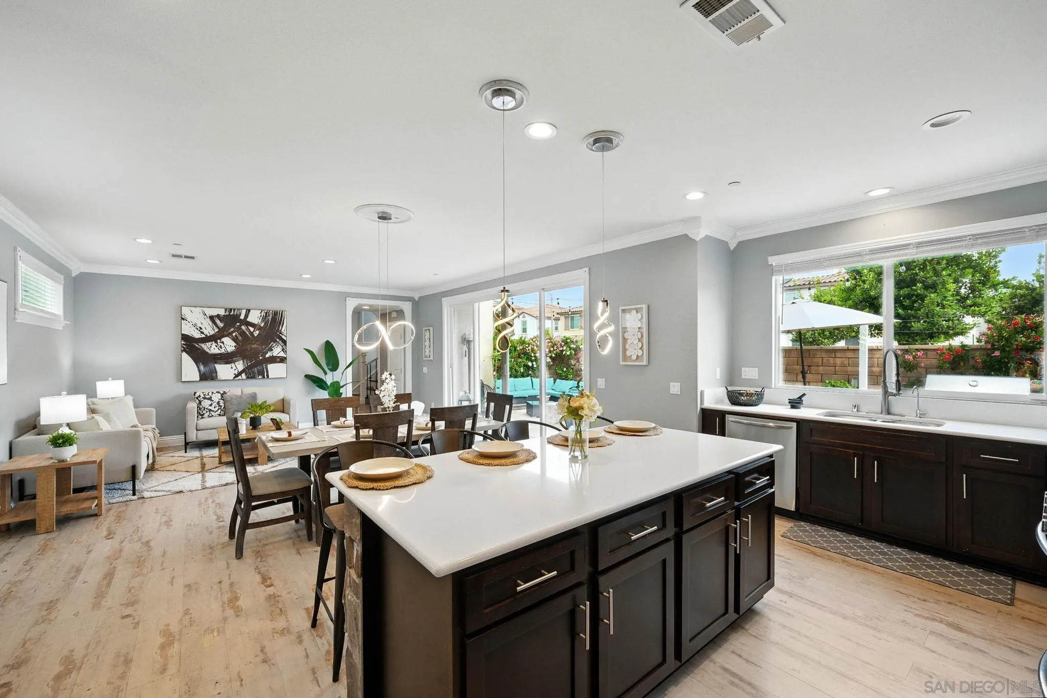 https://cdn.realtyfeed.com/cdn/127/250030606/b54e65182a50ee3abb1731af8a9d0364.webp