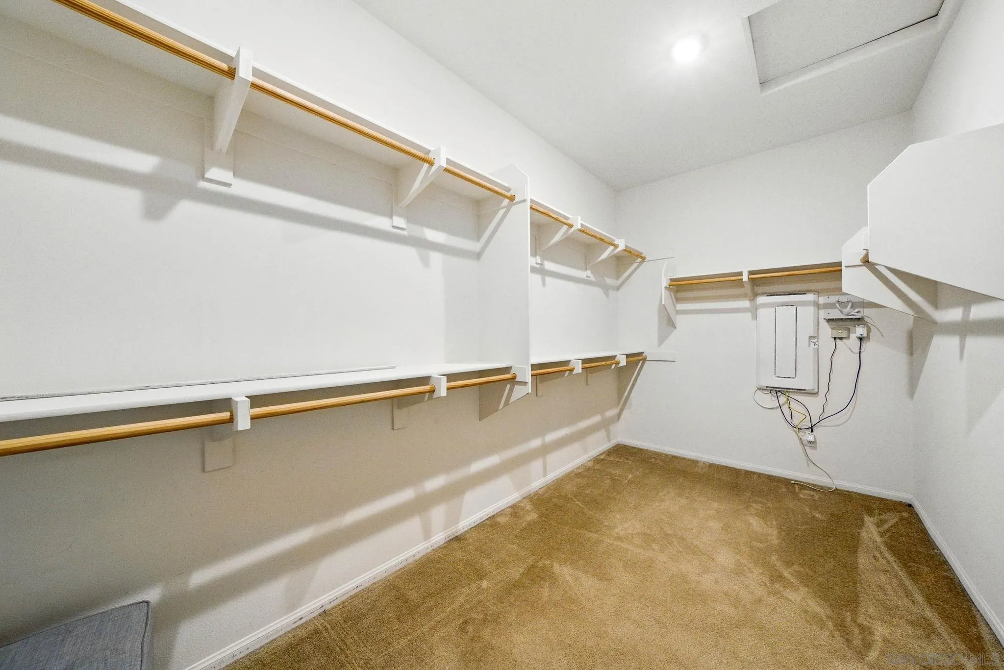 https://cdn.realtyfeed.com/cdn/127/250030606/cef0199177298c48159c684df3e0eb62.webp