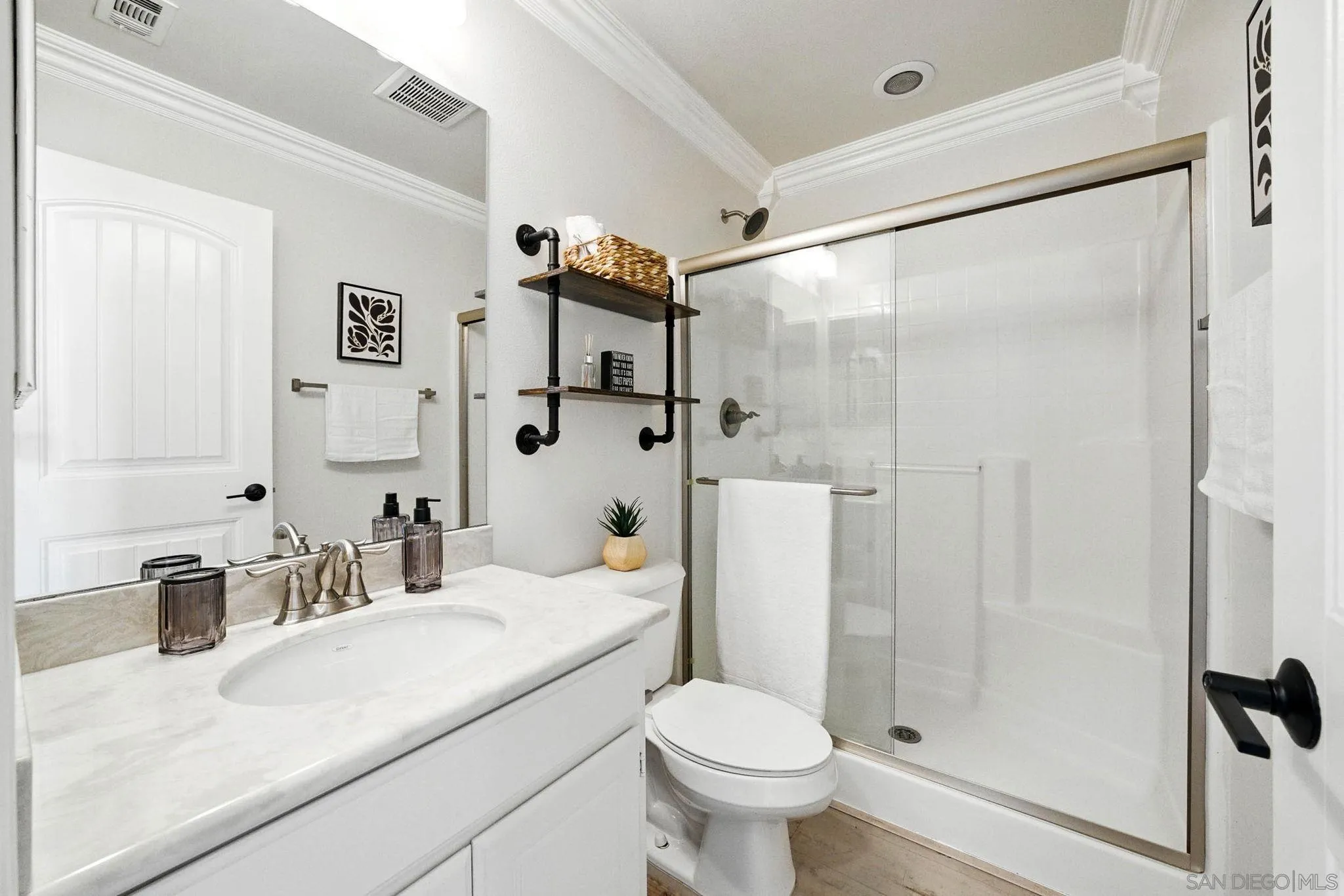 https://cdn.realtyfeed.com/cdn/127/250030606/d69c9c35e737ff19fb4ea73e0a5f6295.webp