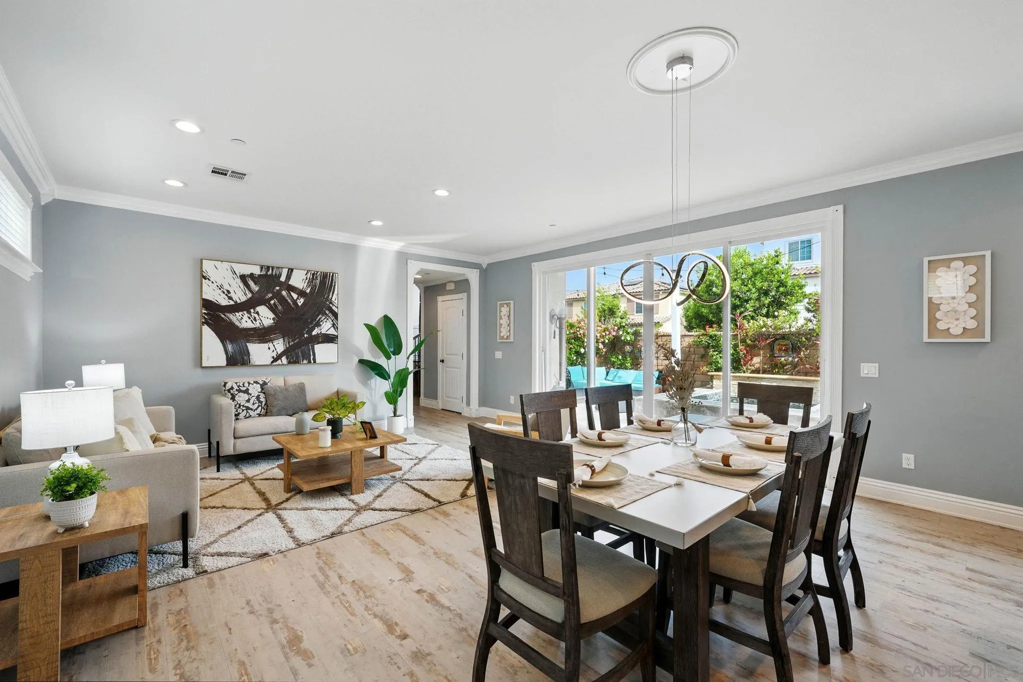 https://cdn.realtyfeed.com/cdn/127/250030606/d6f6bab0a95fd5f87511d33c9204d3d9.webp
