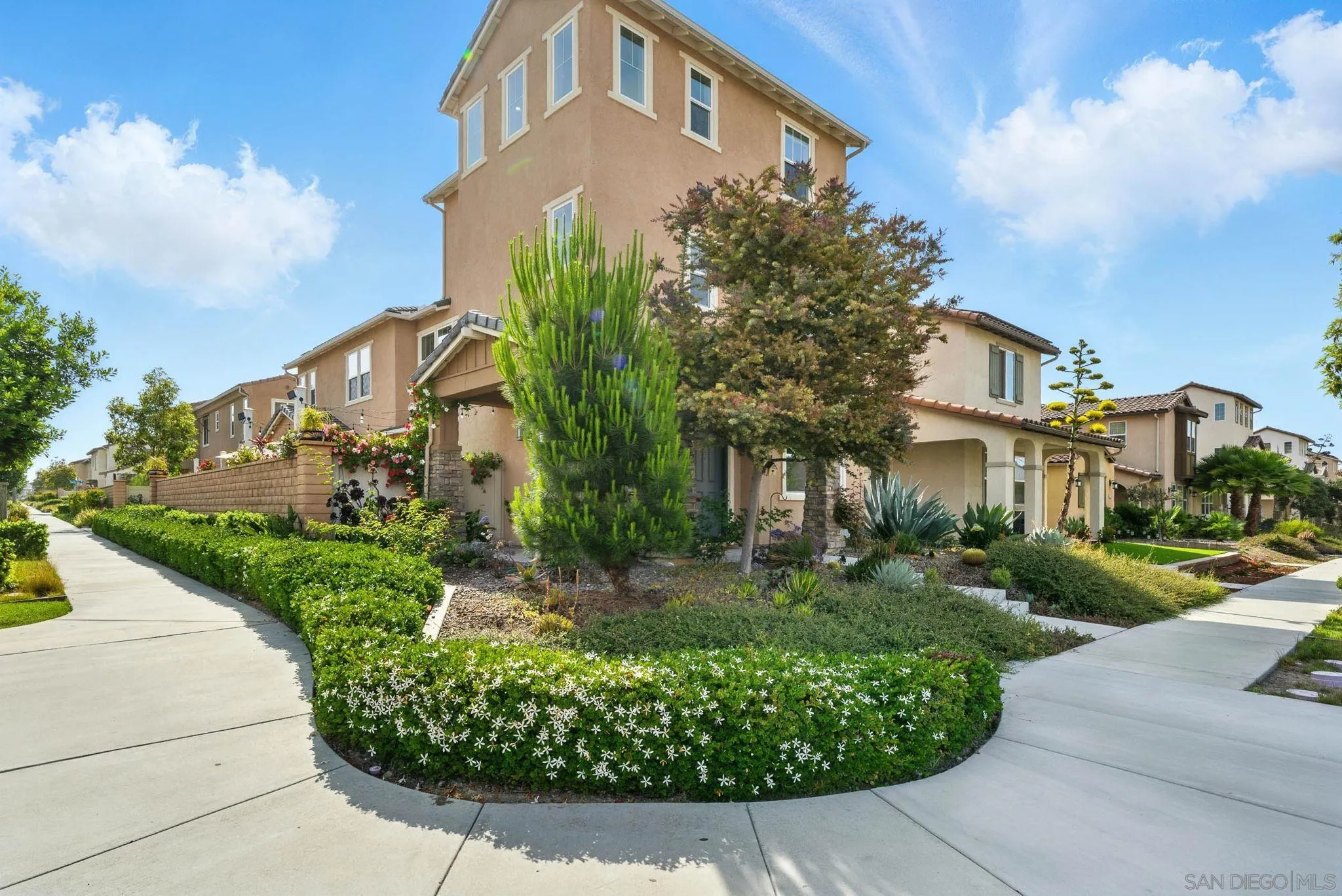 https://cdn.realtyfeed.com/cdn/127/250030606/e277106d5440e1a8130f23155af23c30.webp