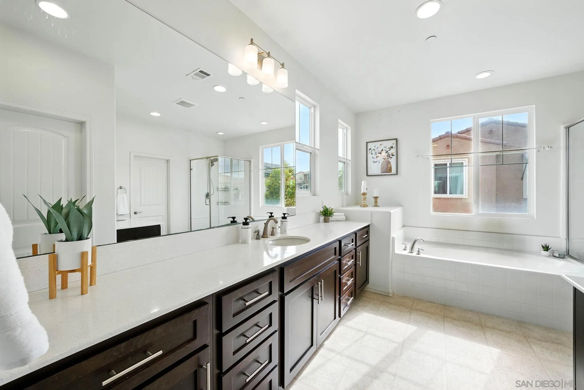 https://cdn.realtyfeed.com/cdn/127/250030606/fec71453c1cb553e57f78a2e8ad02c4a.webp