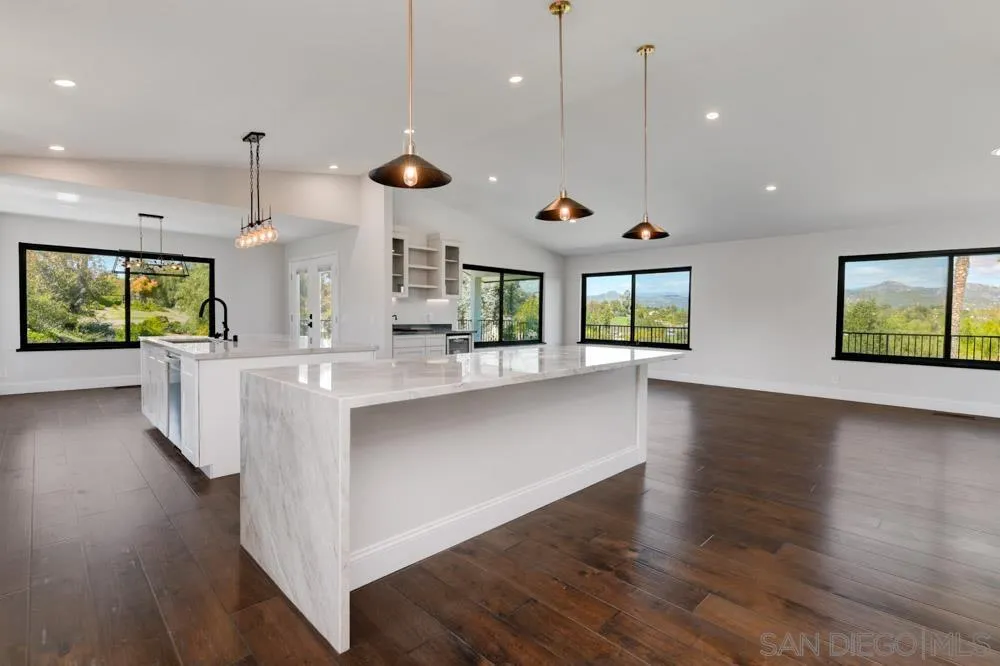 https://cdn.realtyfeed.com/cdn/127/250030611/3521cb2714223fbeac39508432f58c49.webp
