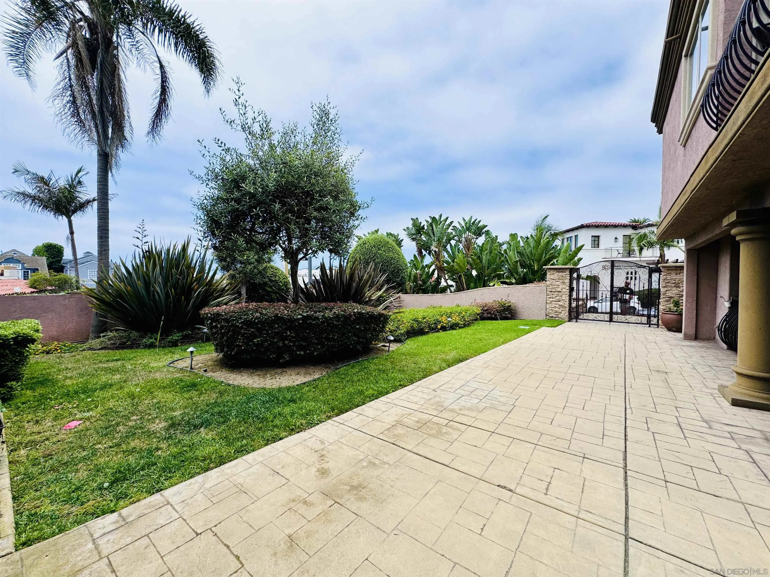 https://cdn.realtyfeed.com/cdn/127/250030626/42cdfd28829079680c3cfceb8ecf3874.webp