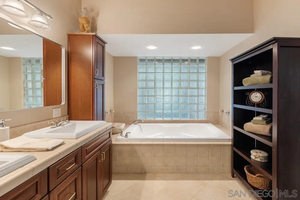 https://cdn.realtyfeed.com/cdn/127/250030629/1f1b0a95bc49ff9d0761529c4bda21a3.webp