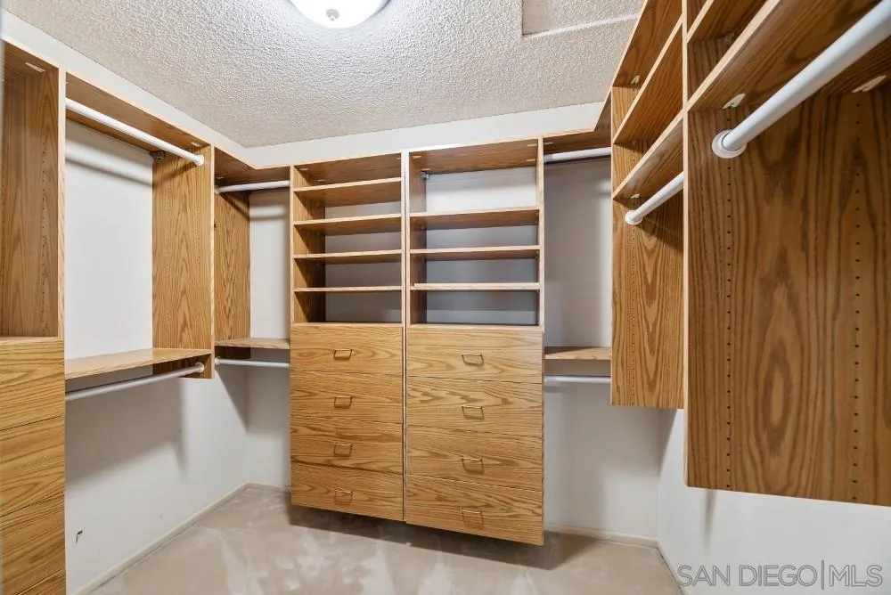 https://cdn.realtyfeed.com/cdn/127/250030629/269b9917c38289aa641cb7f82adc1ef5.webp