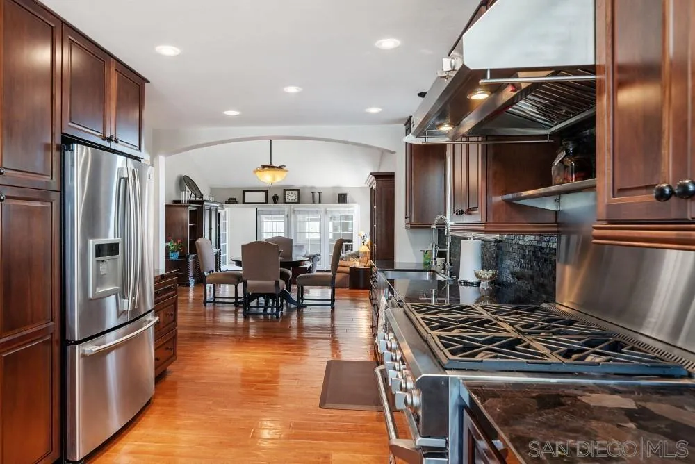 https://cdn.realtyfeed.com/cdn/127/250030629/7cb43e00e5ad4b5eee935dbfebd27cf0.webp