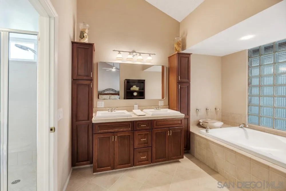 https://cdn.realtyfeed.com/cdn/127/250030629/dba10afbc461af4a8b1bef6a11609679.webp