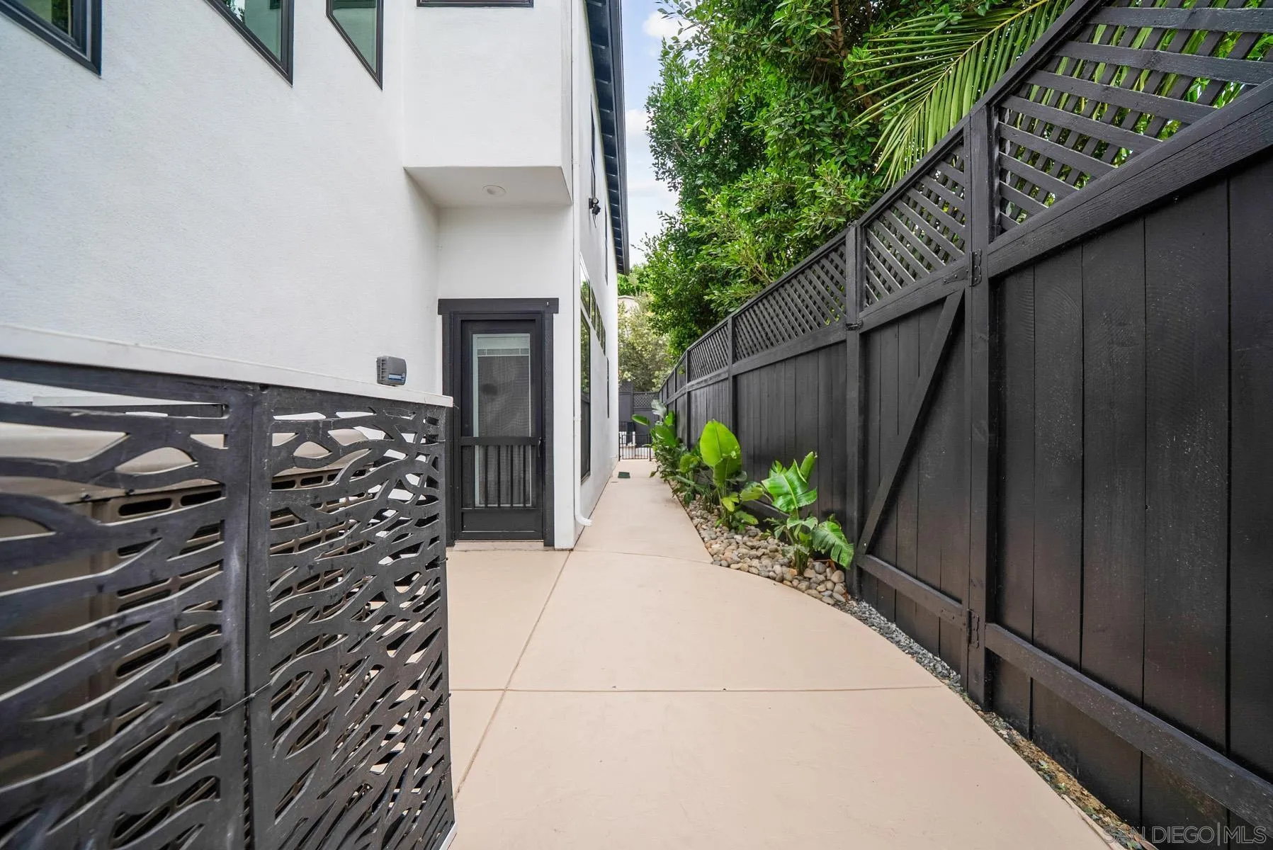 https://cdn.realtyfeed.com/cdn/127/250030638/4e5b4fc609d4fb1934e24930ed5b5e7b.webp