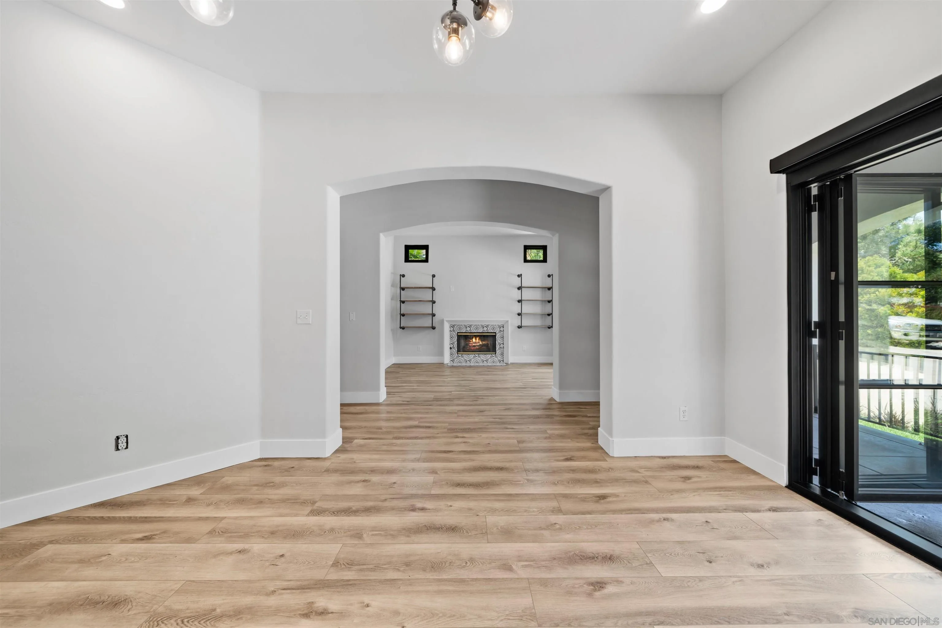 https://cdn.realtyfeed.com/cdn/127/250030638/e1bcf8f3ea4cc8cb91d4c550a8da0ee2.webp