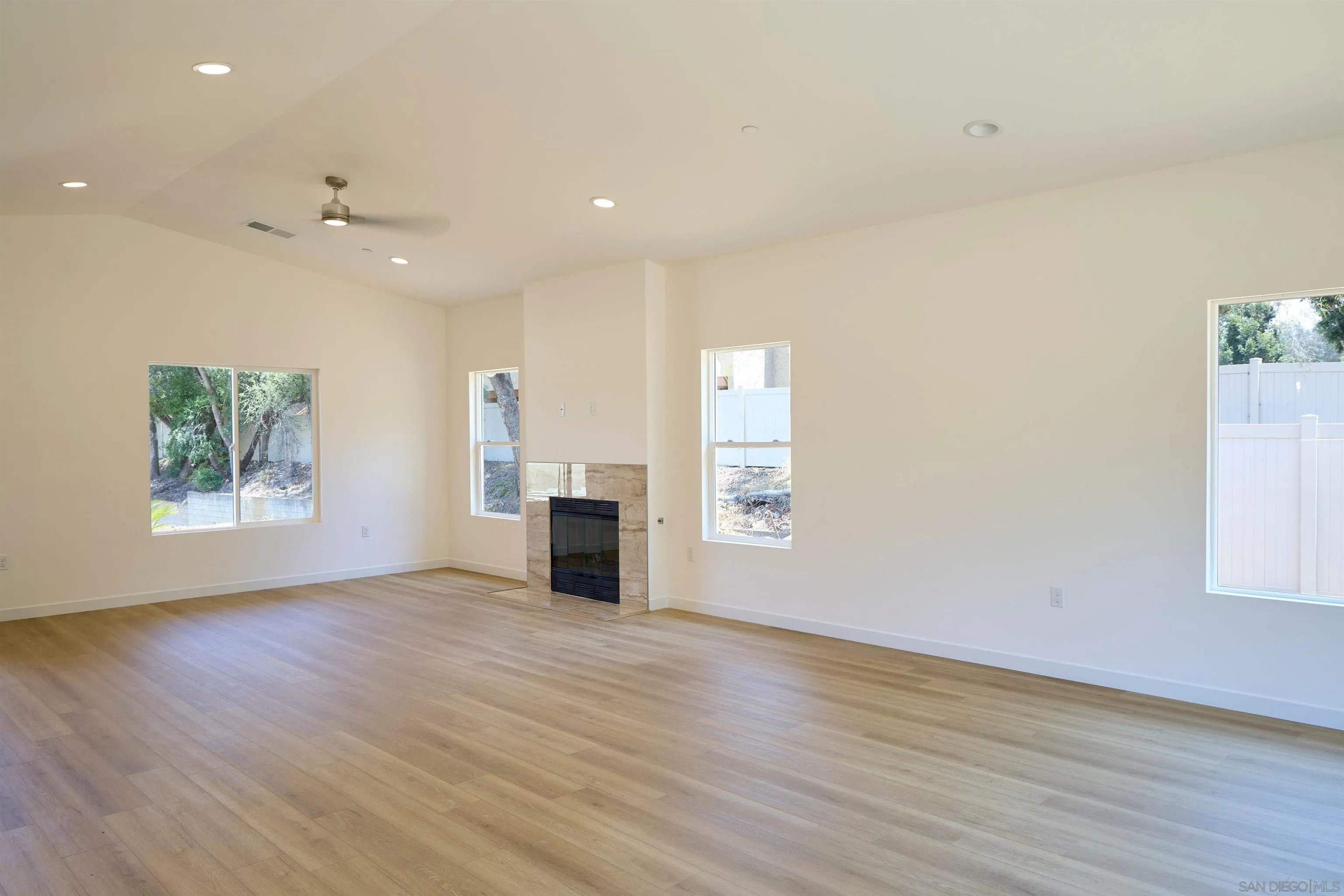 https://cdn.realtyfeed.com/cdn/127/250030642/f839603e5536332cd3b8ef1c0324151c.webp