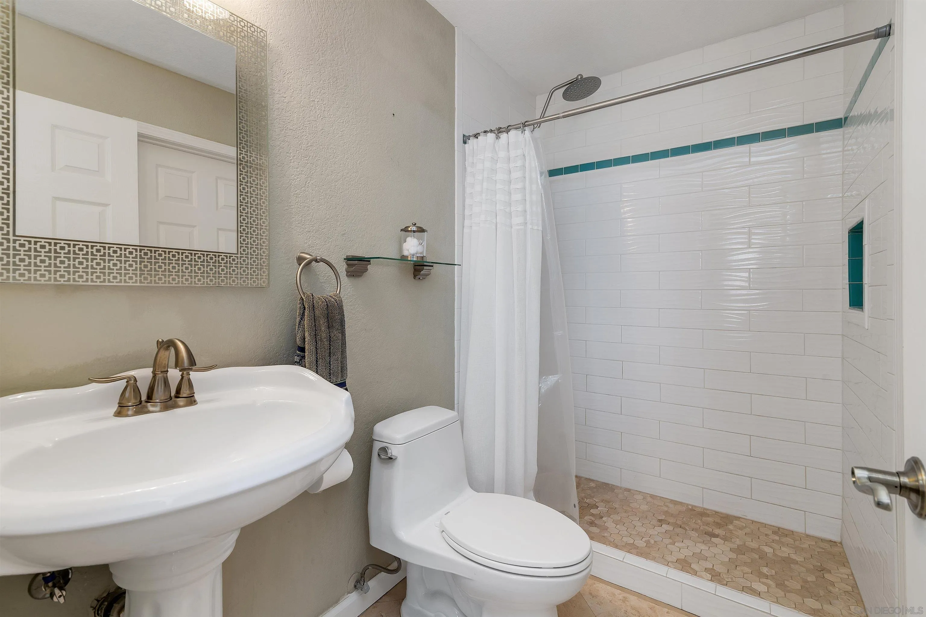 Photo #8: 250030646 Listing: Photo #8
