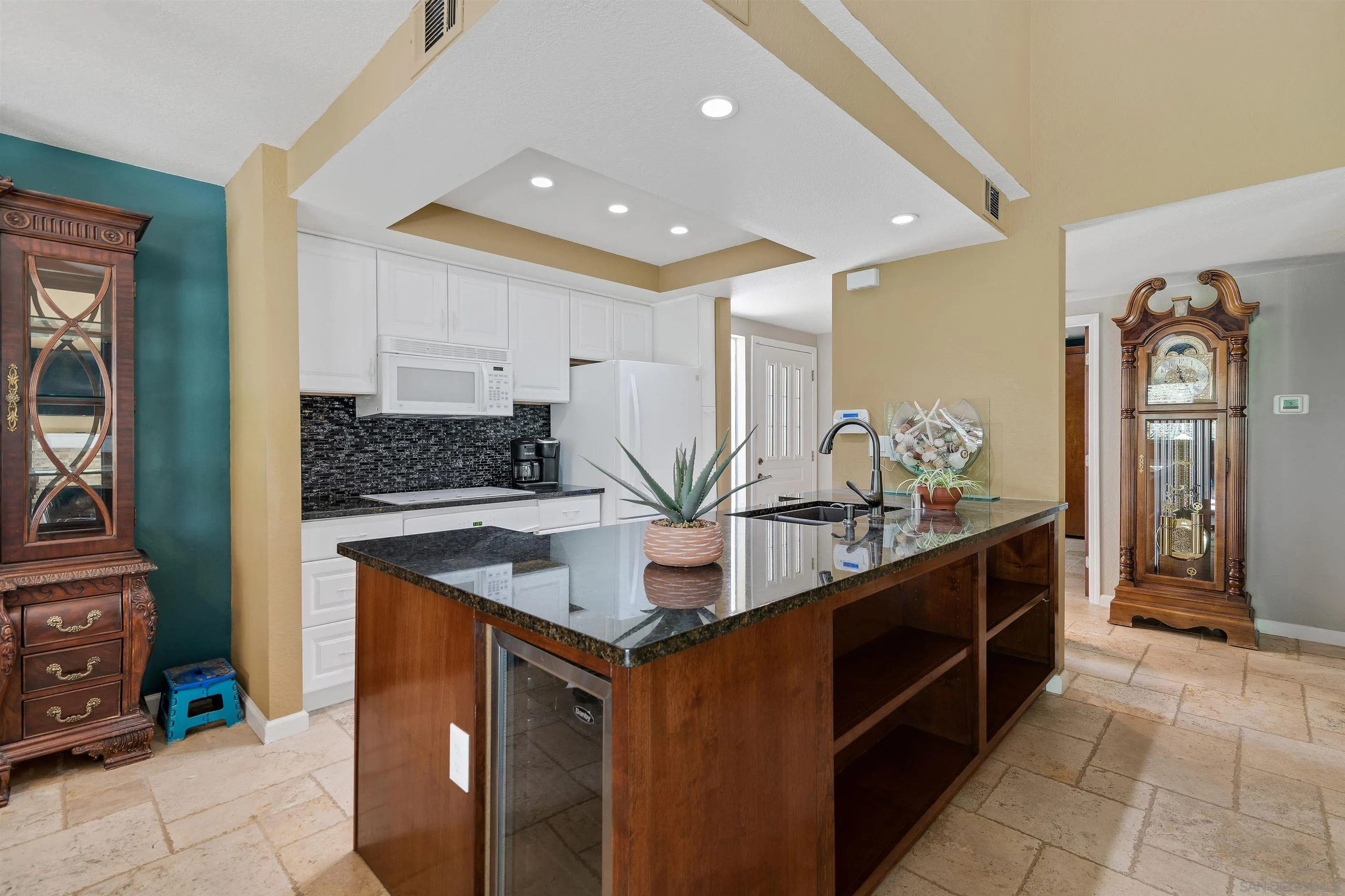Photo #3: 250030646 Listing 