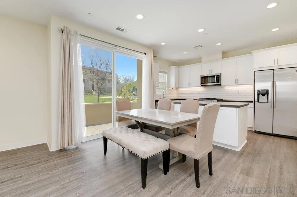 https://cdn.realtyfeed.com/cdn/127/250030651/00c6aa46a7f4b7d03fd82dcbe37ad6f2.webp