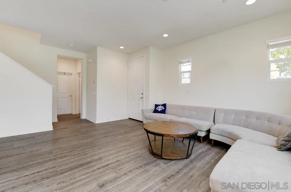 https://cdn.realtyfeed.com/cdn/127/250030651/819a2d08a9fffe2e598c2a5681a351cc.webp