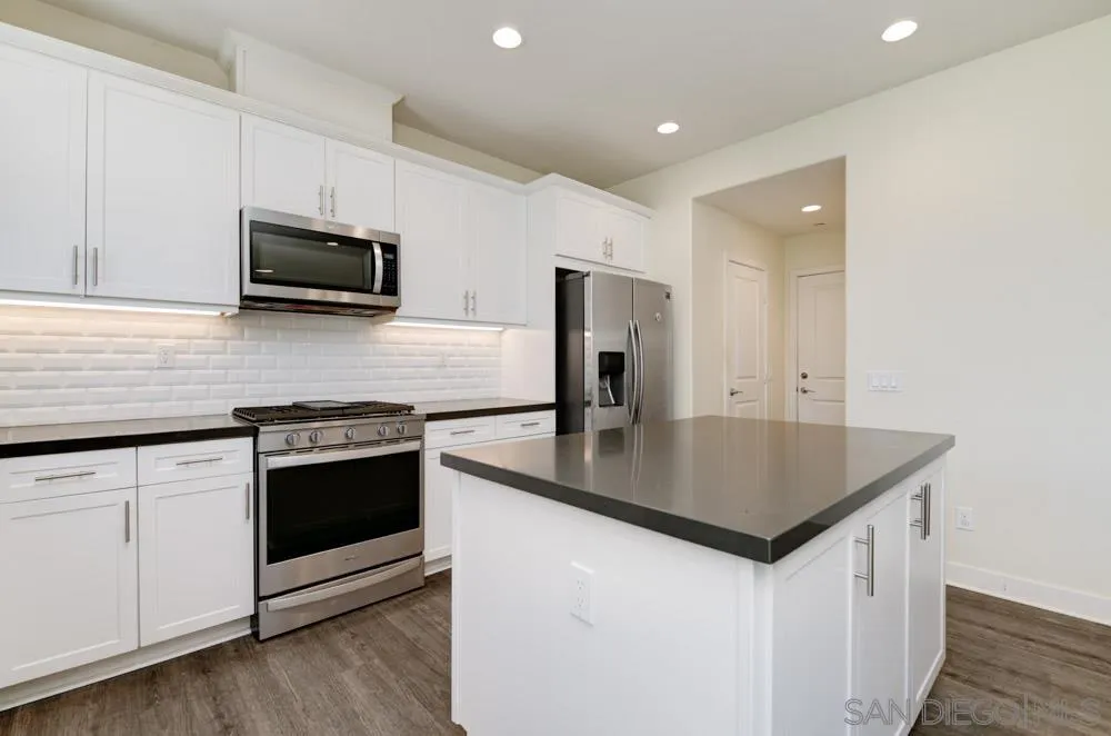 Photo #3: 250030651 Listing 