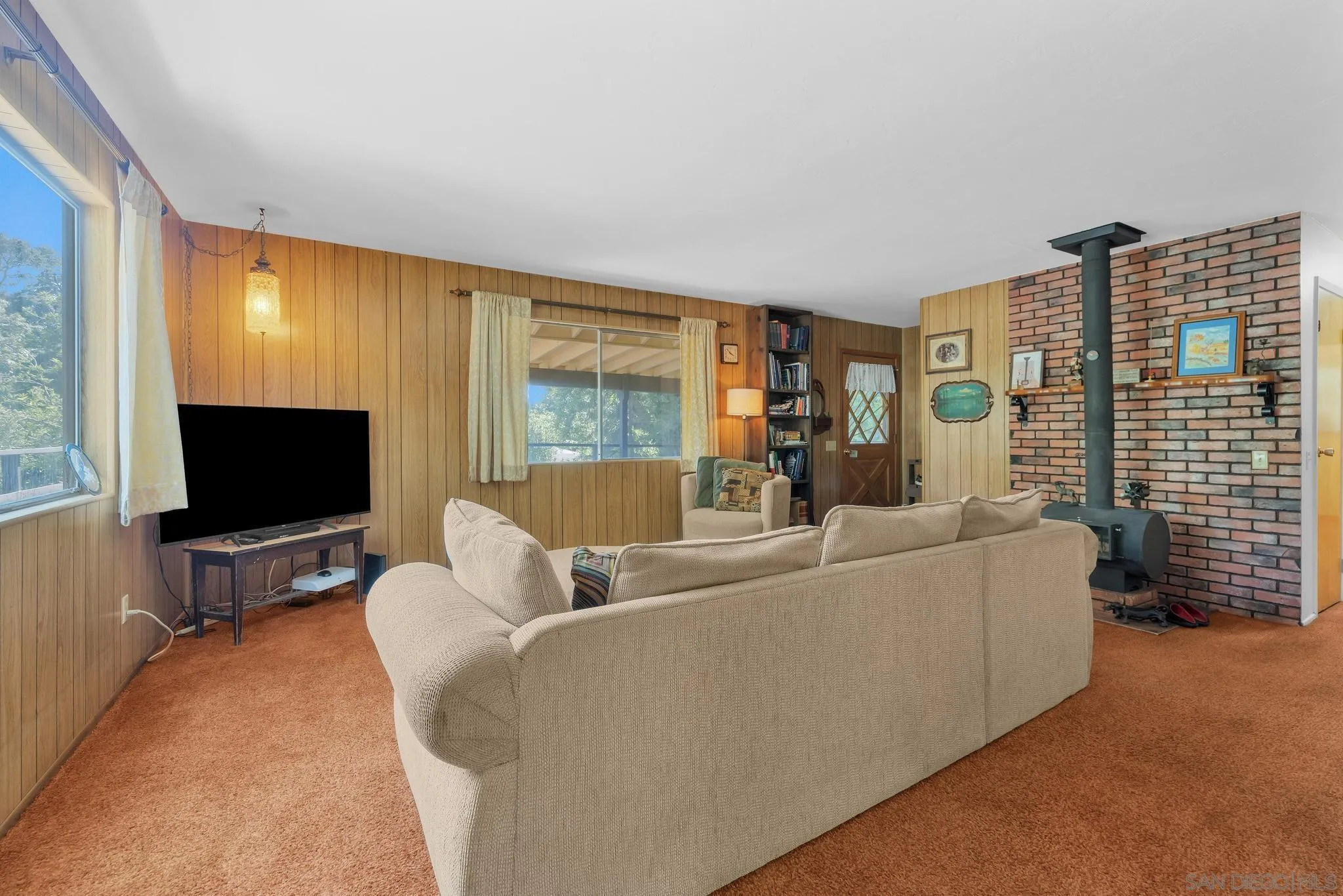 https://cdn.realtyfeed.com/cdn/127/250030667/04b167984e408c085bc06cc1e6da4e96.webp