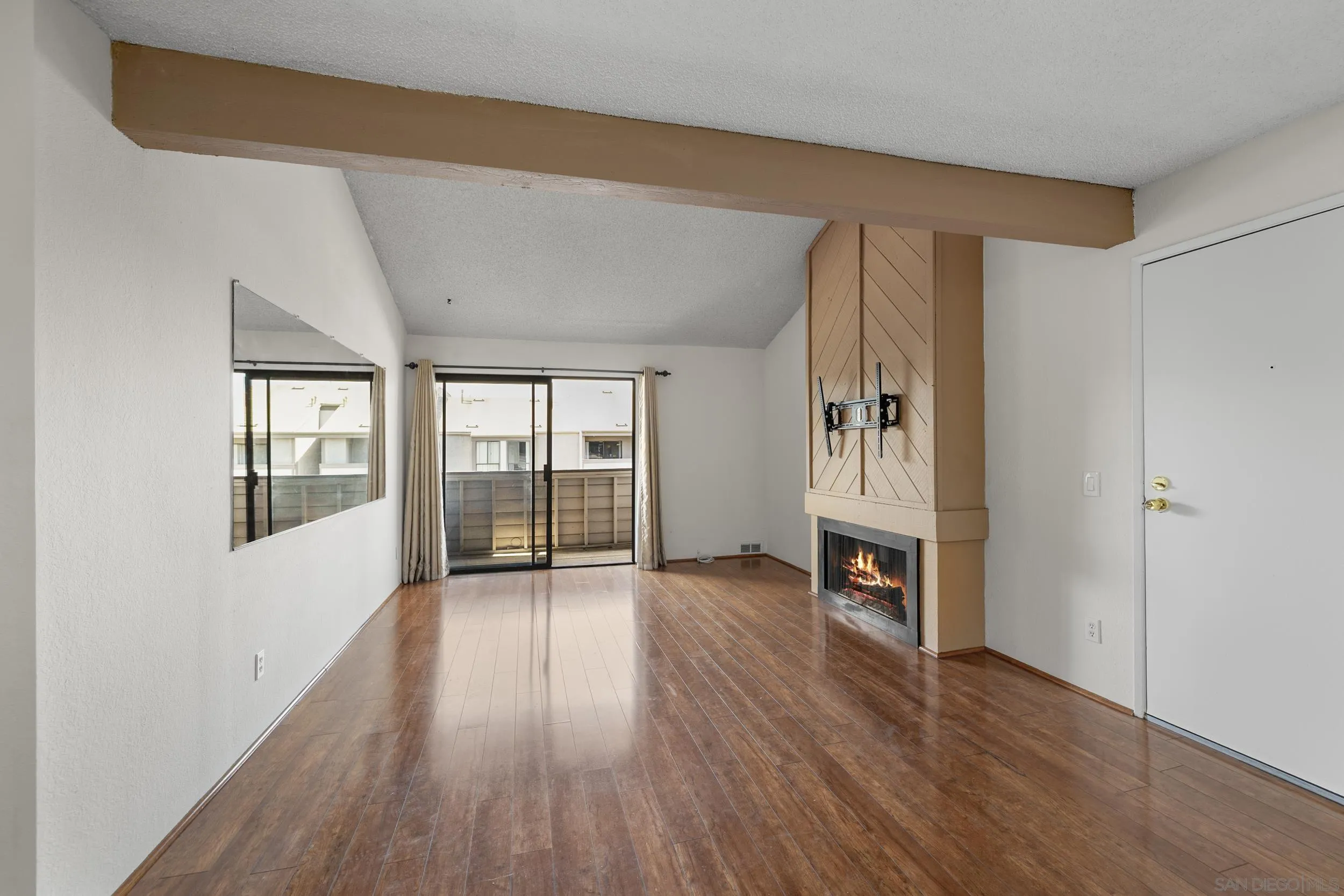 https://cdn.realtyfeed.com/cdn/127/250030670/15356f65ff047fd3763081185e7b855d.webp