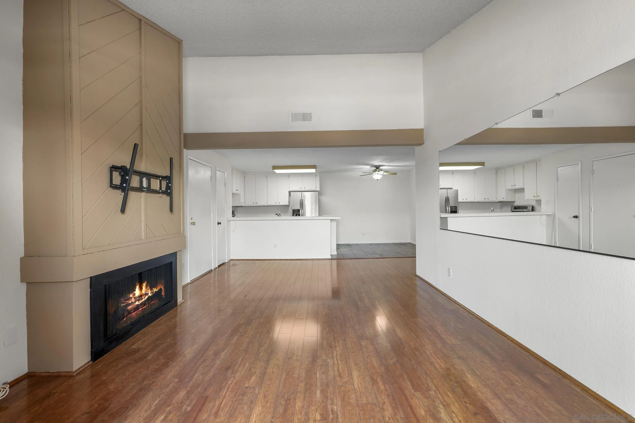 https://cdn.realtyfeed.com/cdn/127/250030670/31266e2024b337295ae393f84d29649a.webp